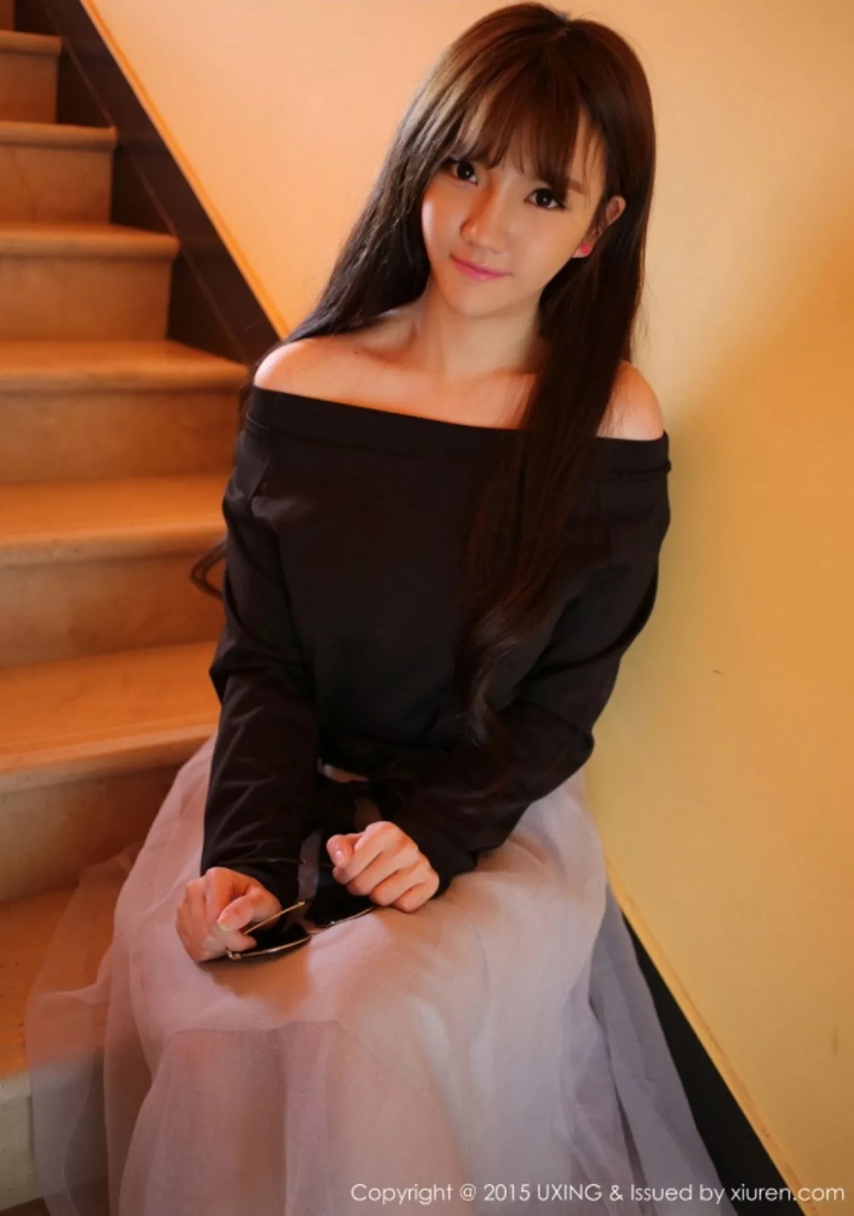 秀人集.com_[UXING优星馆]Vol.007_新人嫩模艾西Ashley白色上衣秀豪乳清新性感写真52P