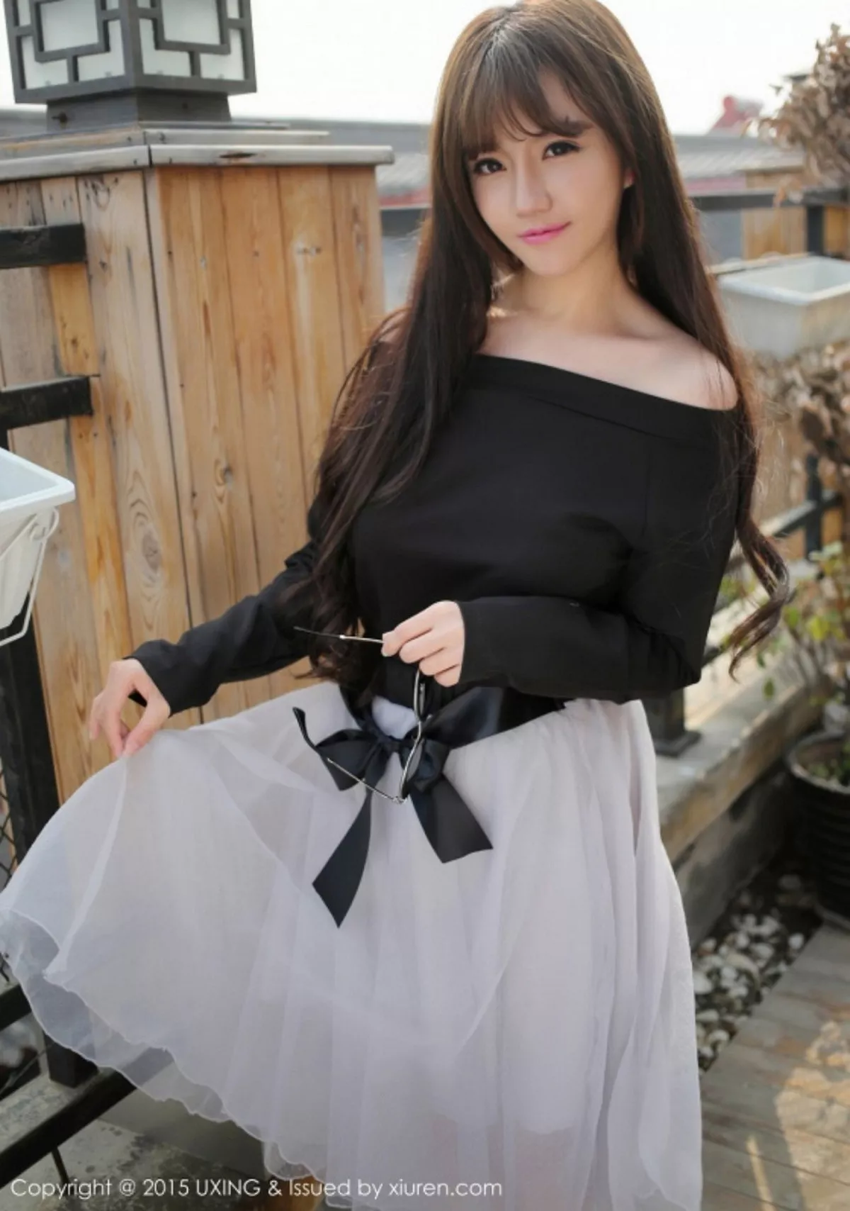 秀人集.com_[UXING优星馆]Vol.007_新人嫩模艾西Ashley白色上衣秀豪乳清新性感写真52P