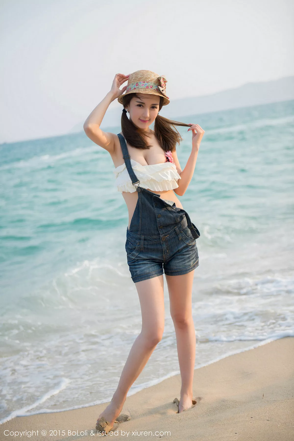 秀人集.com_[BoLoli波萝社]Vol.015_嫩模小潘鼠三亚旅拍吊带牛仔裙完美身材丰满写真80P