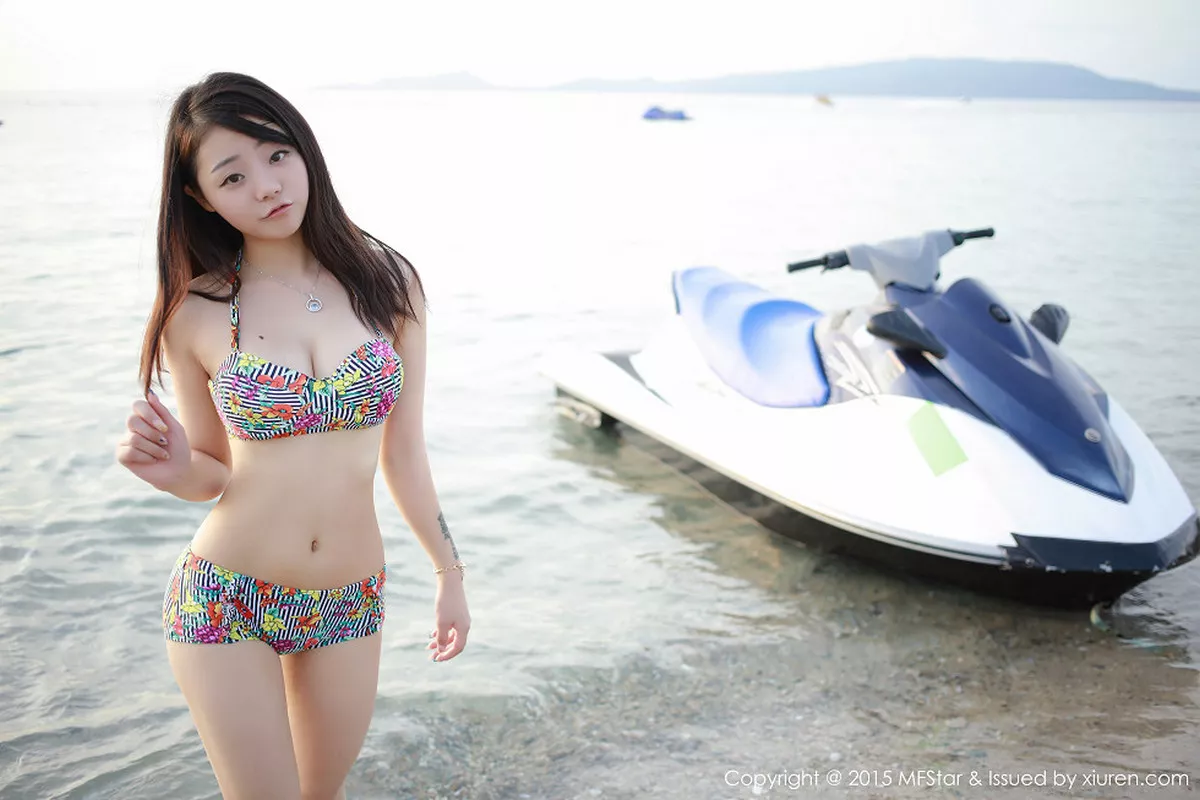 秀人集.com_[MFStar模范学院]Vol.016_嫩模佘贝拉bella长滩旅拍沙滩边性感比基尼写真50P