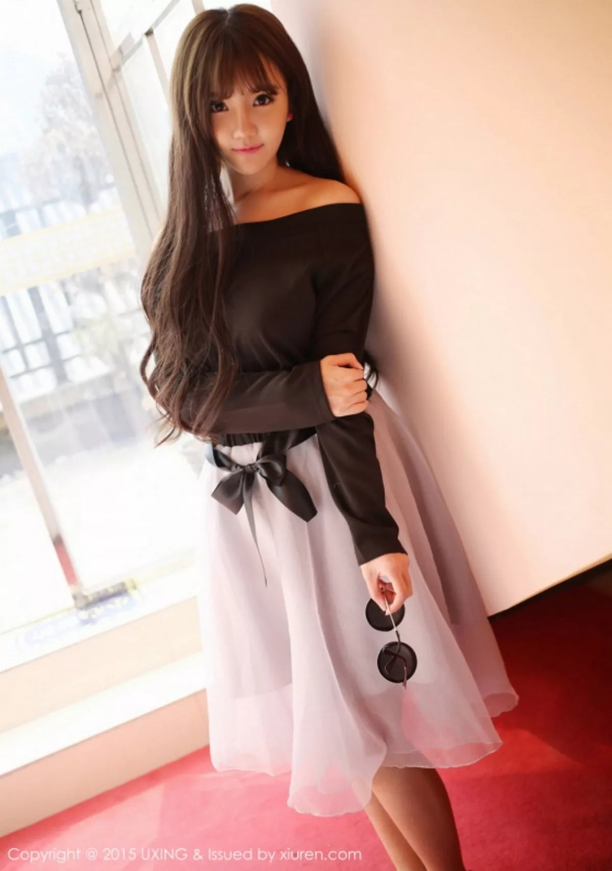 秀人集.com_[UXING优星馆]Vol.007_新人嫩模艾西Ashley白色上衣秀豪乳清新性感写真52P
