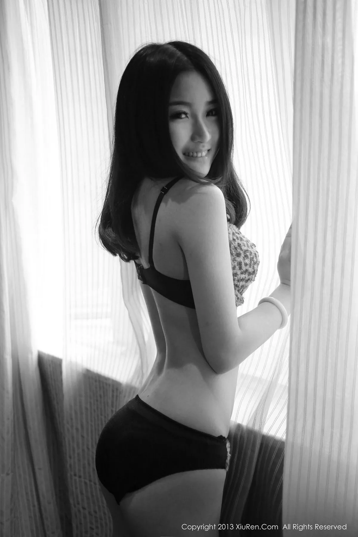 秀人集.com_[XiuRen秀人网]No.017_美媛女神MOON嘉依居家私房超级豪乳诱惑写真80P