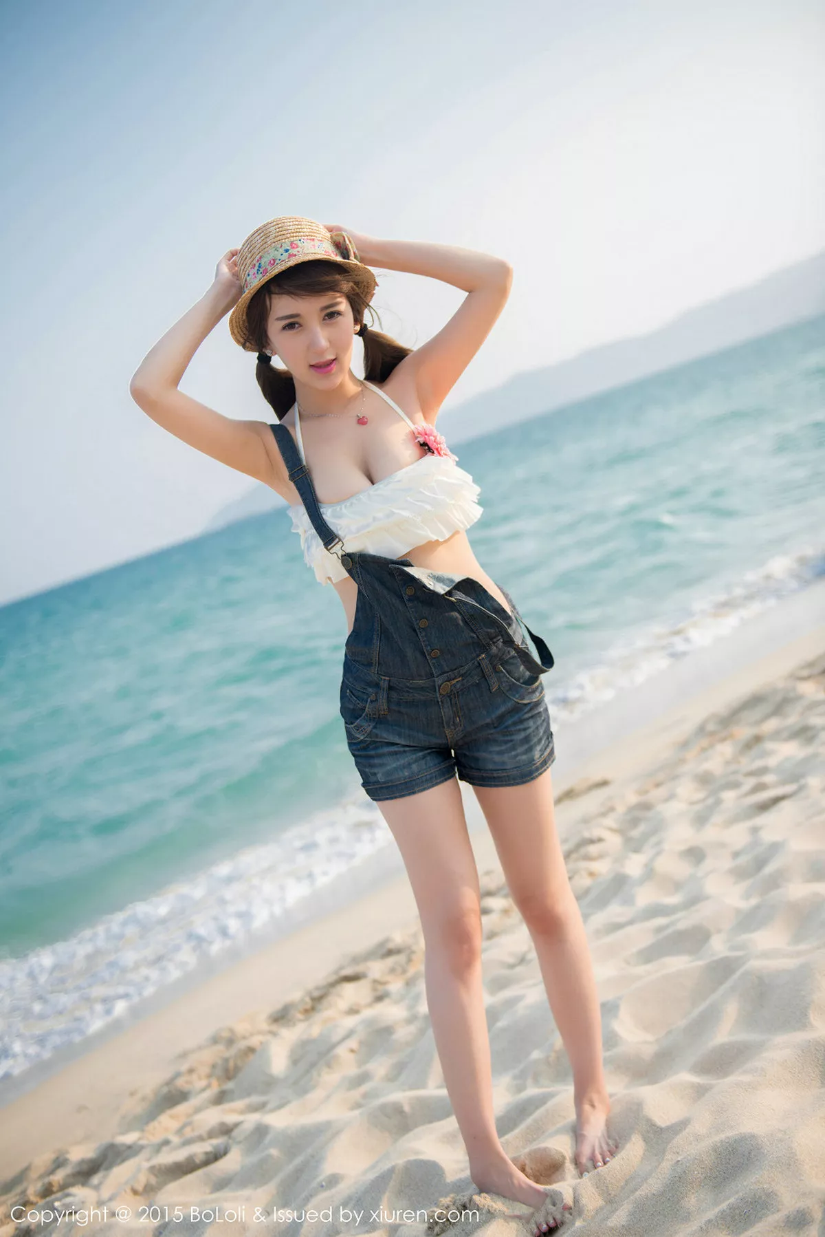 秀人集.com_[BoLoli波萝社]Vol.015_嫩模小潘鼠三亚旅拍吊带牛仔裙完美身材丰满写真80P