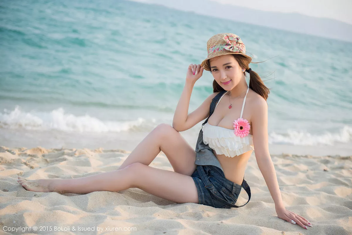 秀人集.com_[BoLoli波萝社]Vol.015_嫩模小潘鼠三亚旅拍吊带牛仔裙完美身材丰满写真80P