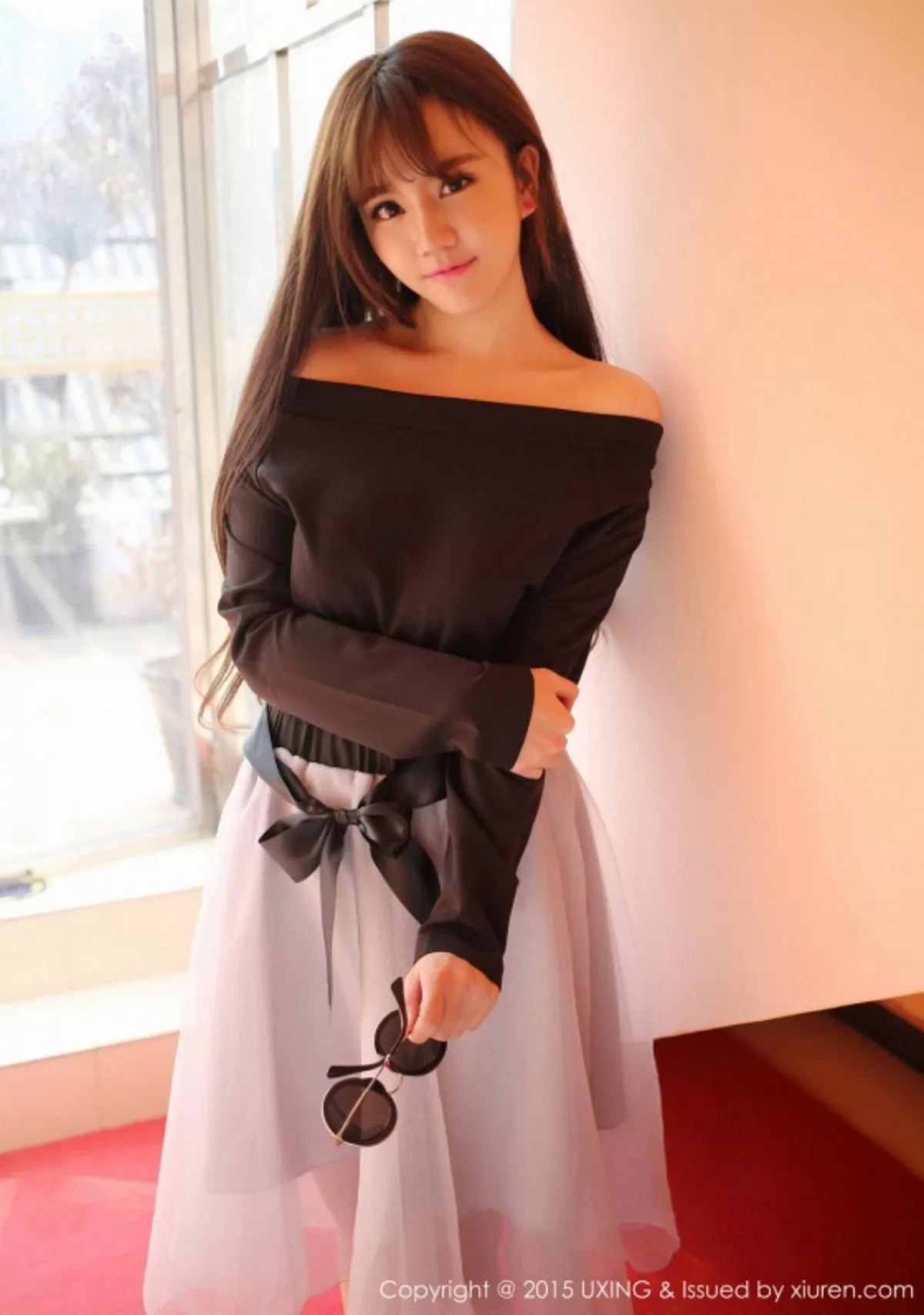 秀人集.com_[UXING优星馆]Vol.007_新人嫩模艾西Ashley白色上衣秀豪乳清新性感写真52P