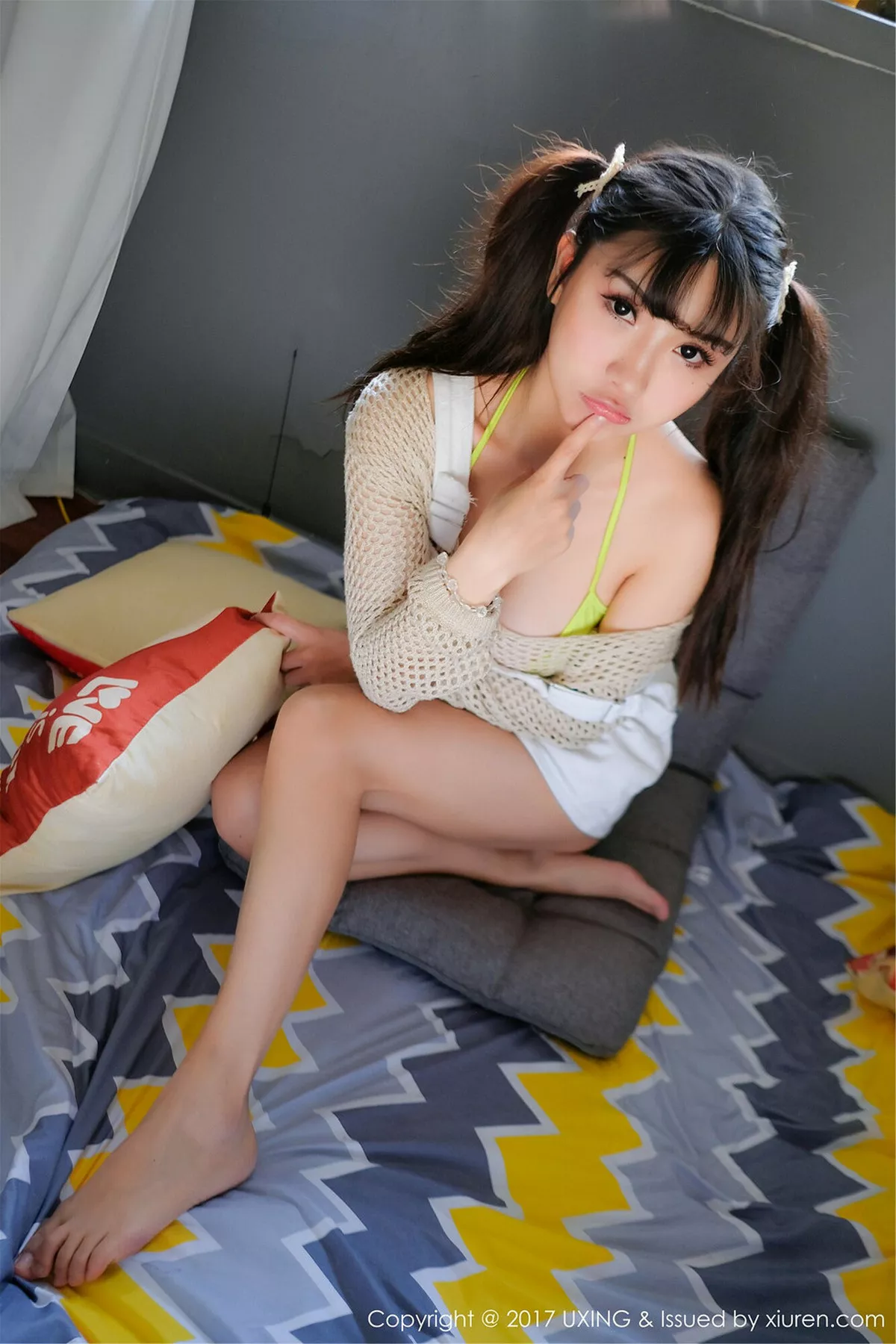秀人集.com_[UXING优星馆]Vol.050_巨乳萝莉晓茜sunny学生装+私房内衣秀完美身材性感写真47P