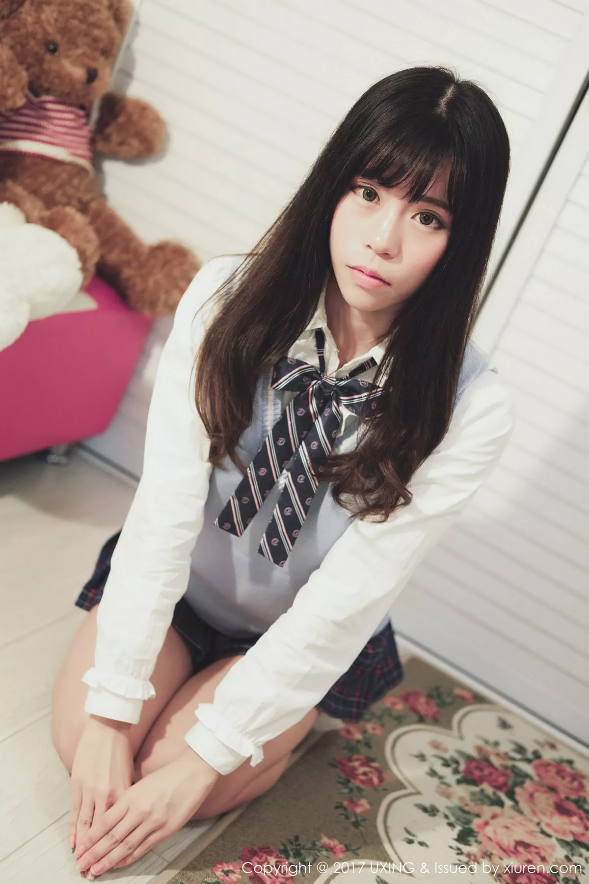 秀人集.com_[UXING优星馆]Vol.048_嫩模Yo酱居家学生装+白色蕾丝袜清爽美萝莉性感写真32P