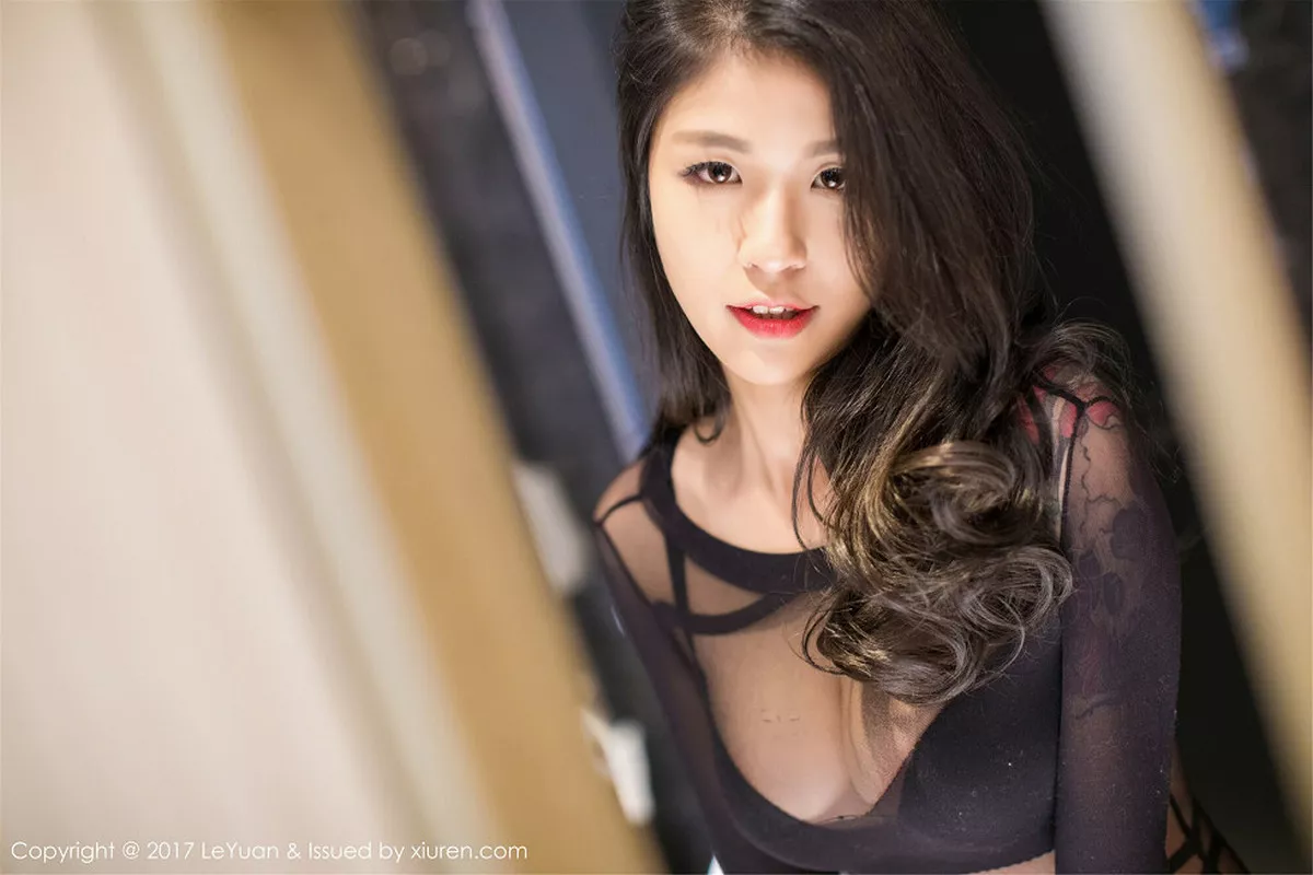 秀人集.com_[LeYuan星乐园]Vol.037_美女主播酸酱兔高叉连体女仆装+透视黑丝完美诱惑写真73P