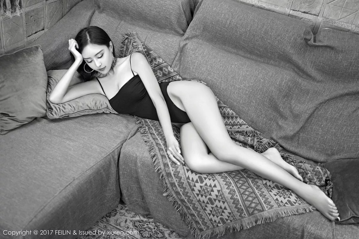 秀人集.com_[FeiLin嗲囡囡]Vol.087_嫩模赵艺璇居家热裤紧身背心秀性感马甲线妩媚迷人写真46P