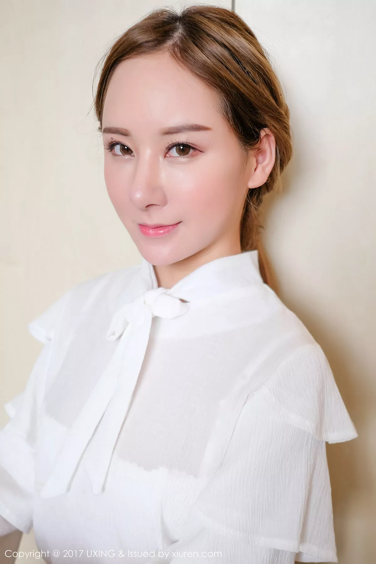 秀人集.com_[UXING优星馆]Vol.047_新人妹子高SIR白色蕾丝情趣内衣秀完美身材娇羞迷人写真47P