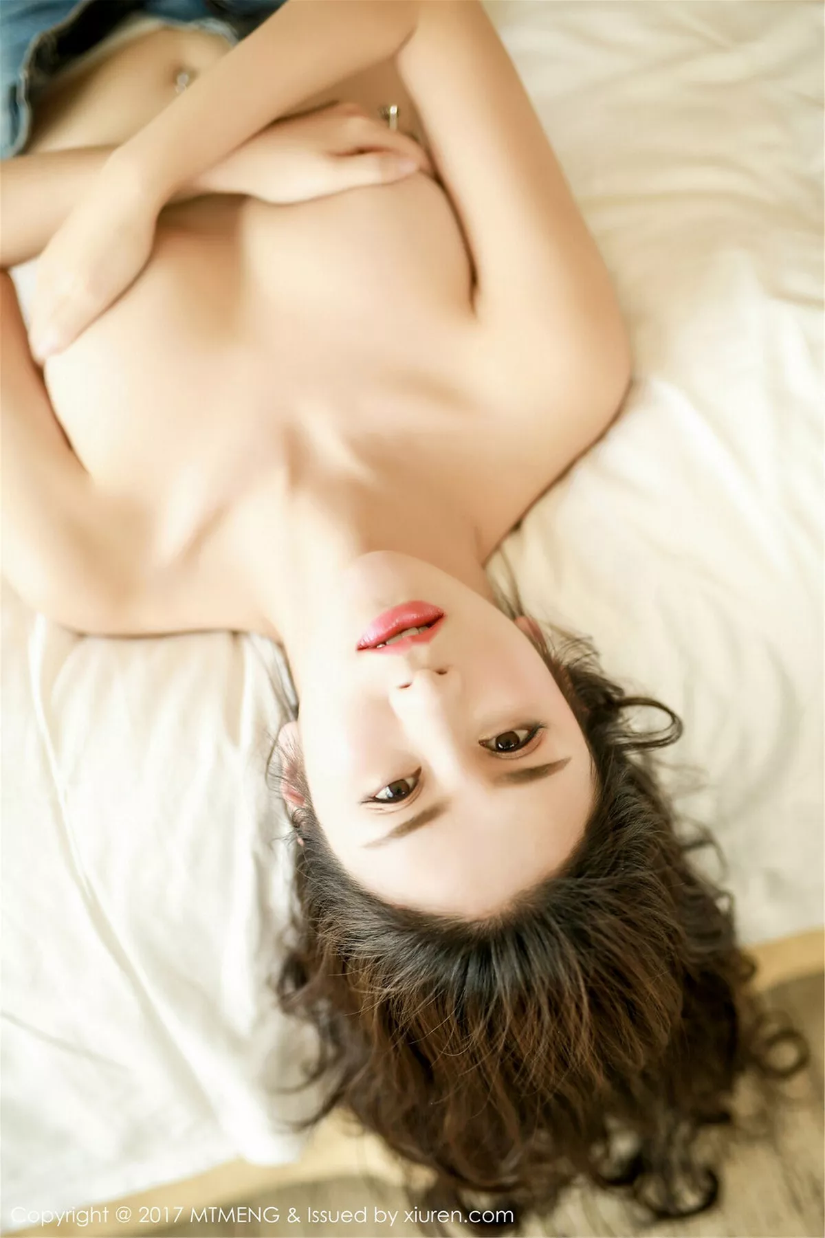 秀人集.com_[MTMeng模特联盟]Vol.001_嫩模李李七七喜喜真空牛仔套装脱上衣秀白嫩豪乳诱惑写真50P