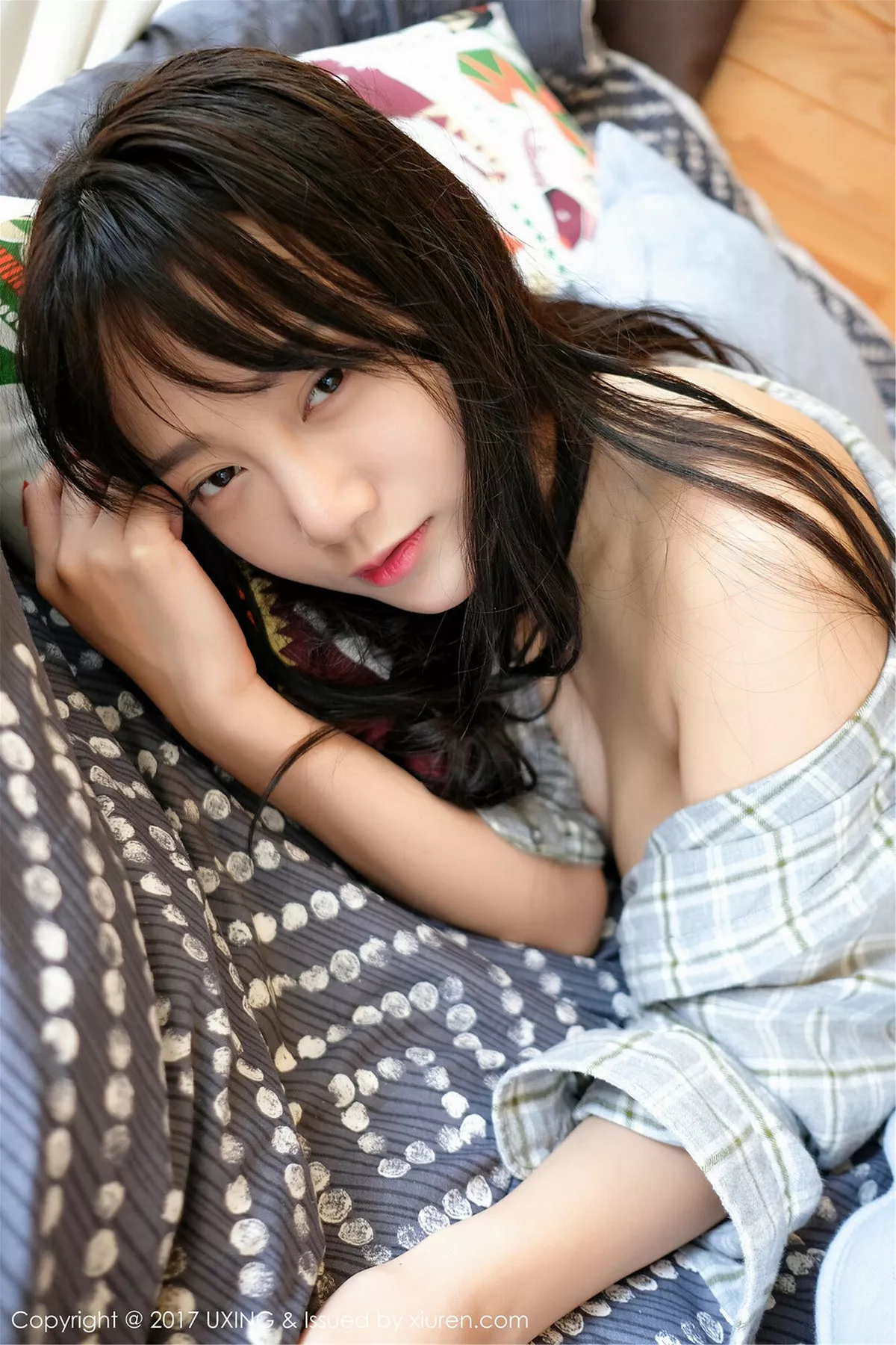 秀人集.com_[UXING优星馆]Vol.052_嫩模猩一衬衣裹身大尺度无内秀白嫩肌肤火辣诱惑写真43P