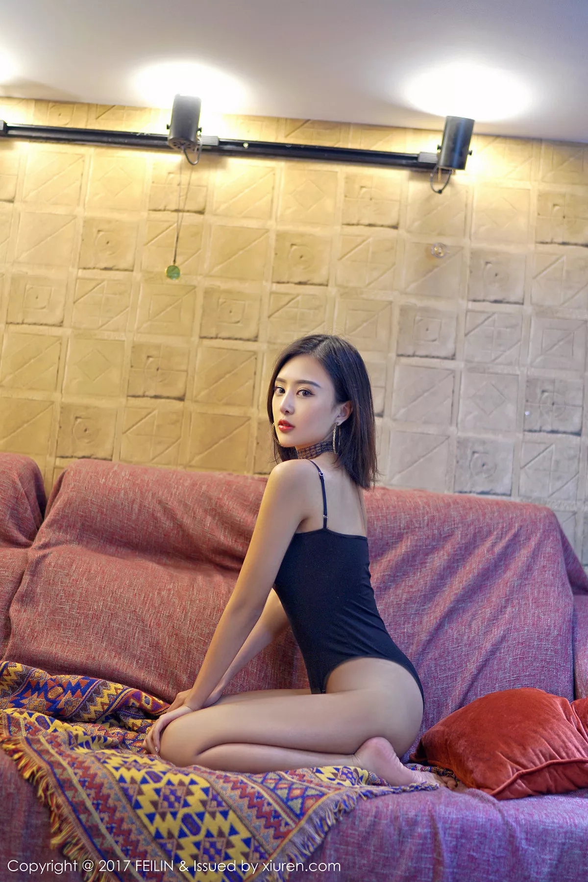 秀人集.com_[FeiLin嗲囡囡]Vol.087_嫩模赵艺璇居家热裤紧身背心秀性感马甲线妩媚迷人写真46P