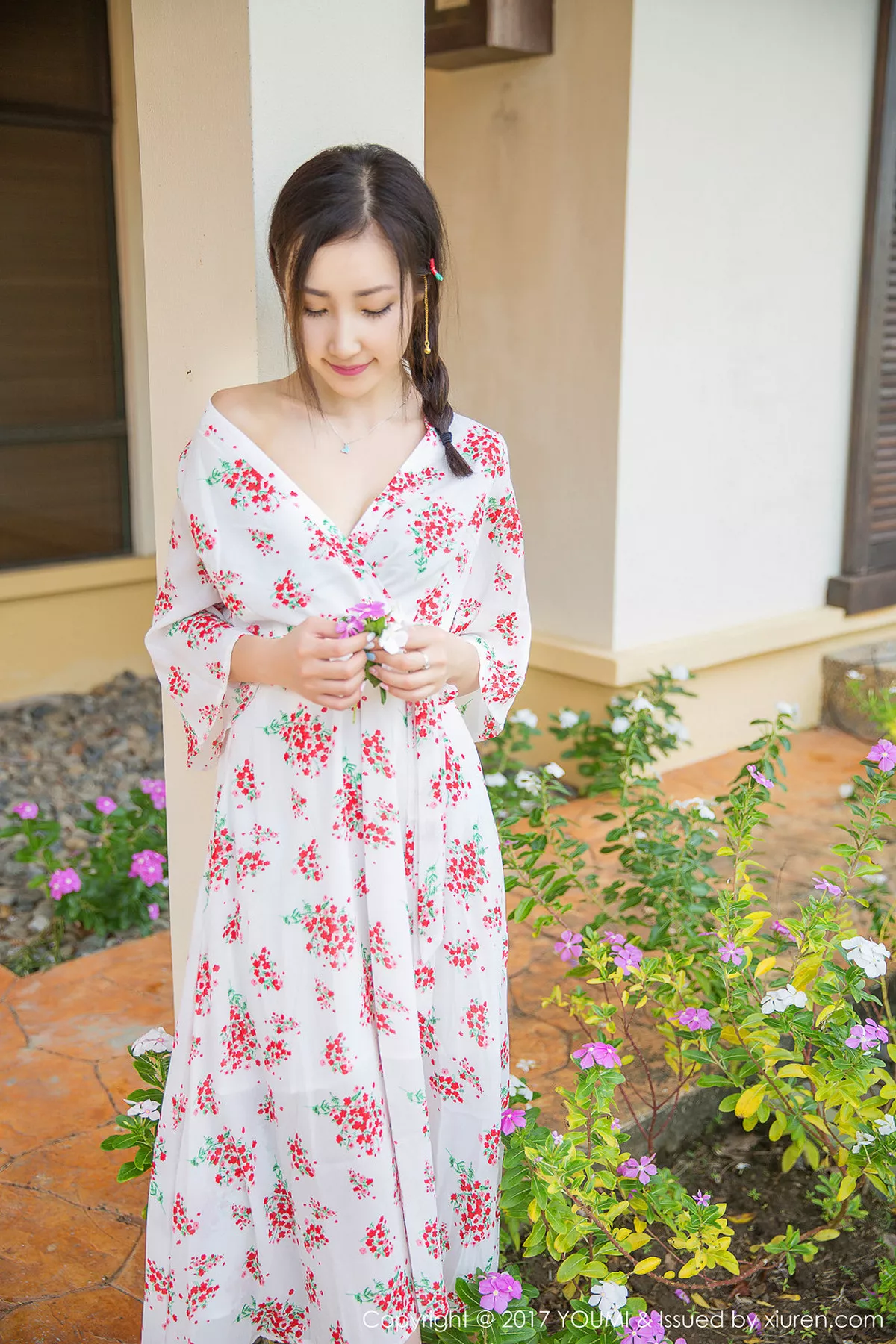 秀人集.com_[YouMi尤蜜荟]Vol.030_尤物嫩模Yumi-尤美沙巴旅拍泳池边性感比基尼秀完美身材写真50P