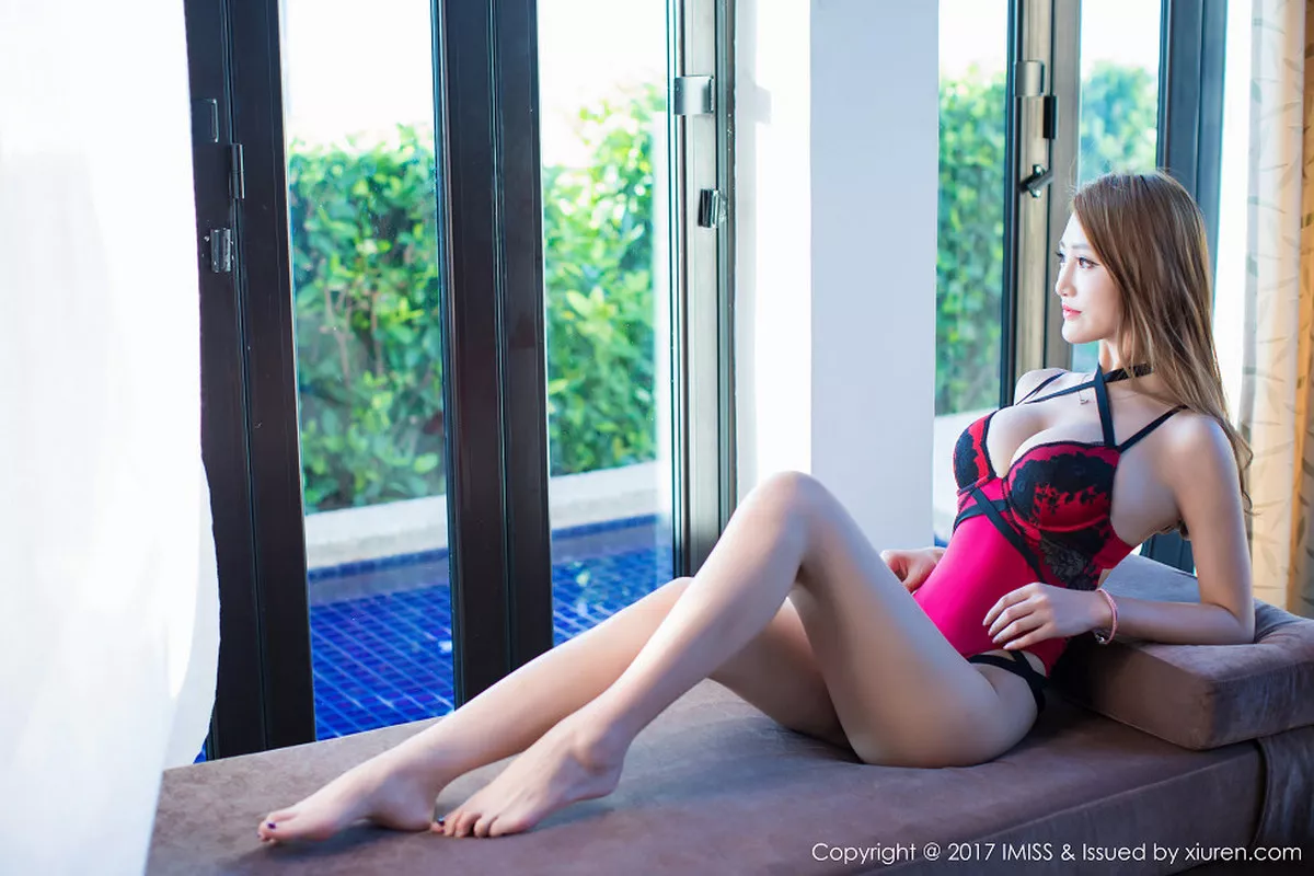秀人集.com_[IMISS爱蜜社]Vol.168_气质嫩模妤薇Vivian沙巴旅拍蕾丝边情趣内衣秀完美身材写真39P