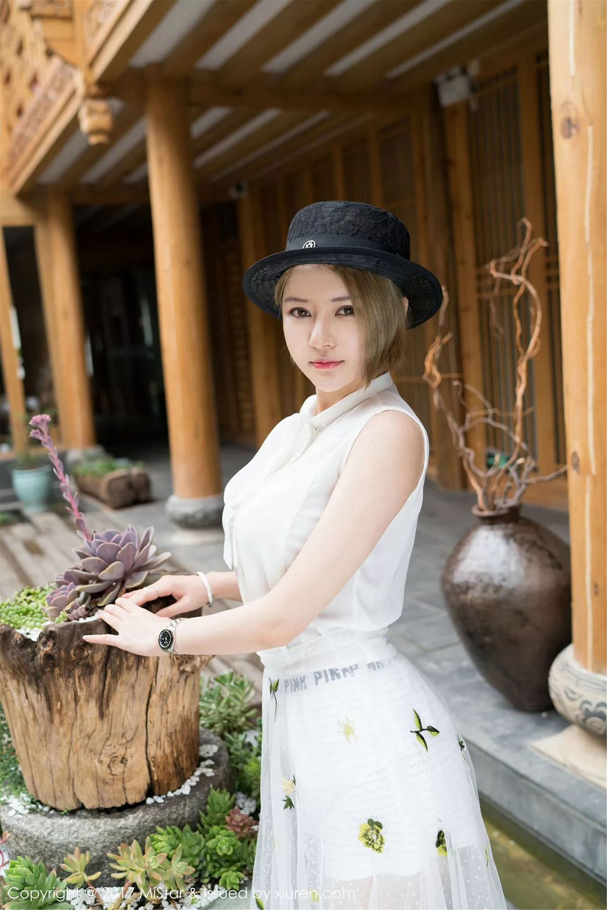 秀人集.com_[MiStar魅妍社]Vol.170_性感女神凯竹BuiBui丽江旅拍露背毛衣侧露豪乳撩人诱惑写真45P