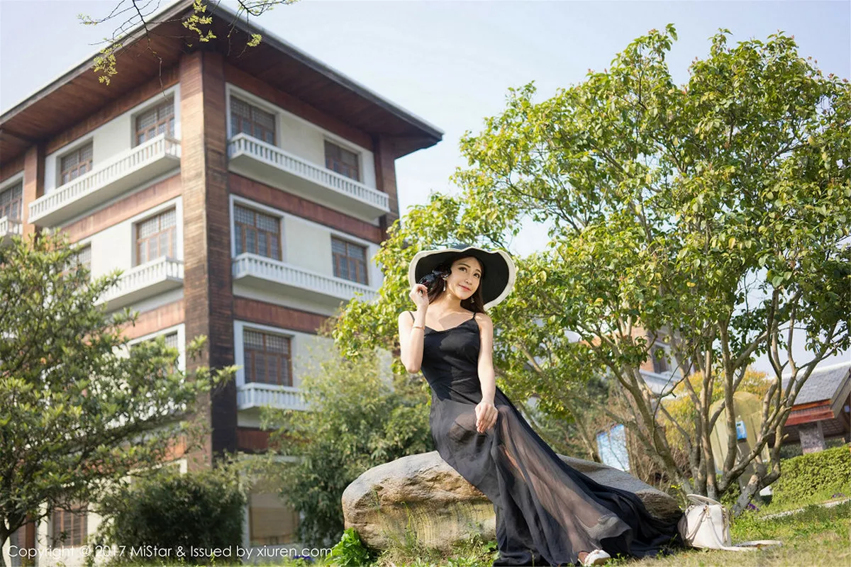 秀人集.com_[MiStar魅妍社]Vol.169_嫩模小蕾蕾景区旅拍多套服饰高颜值清新迷人写真65P