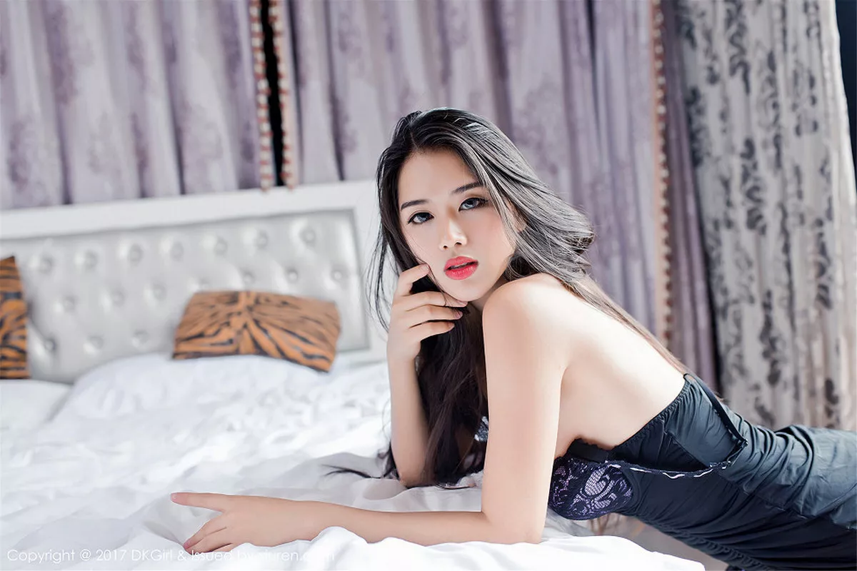 秀人集.com_[DKGirl御女郎]Vol.025_嫩模啊宝宝居家床上粉红内衣秀完美身材半露豪乳诱惑写真53P