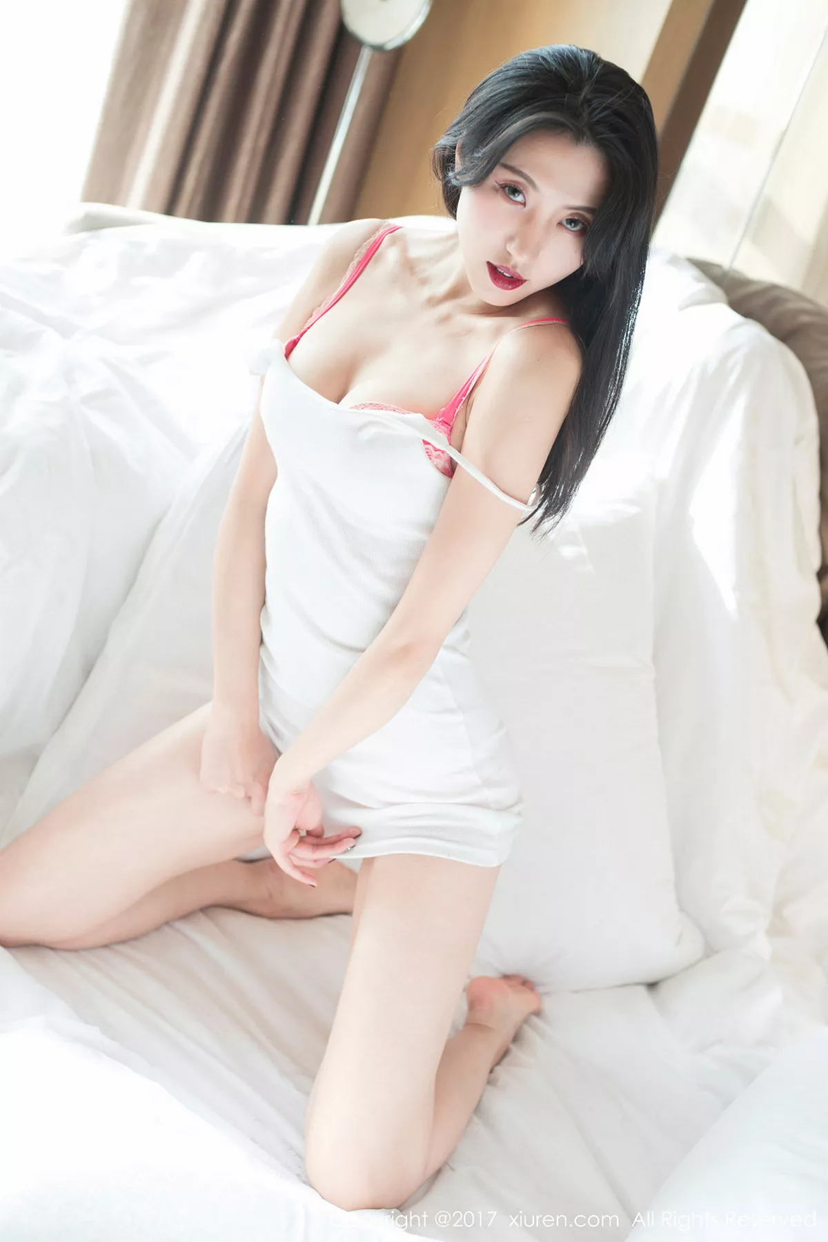 秀人集.com_[XiuRen秀人网]No.762_长腿美女大熙白色吊带背心秀红色内衣性感美胸写真53P