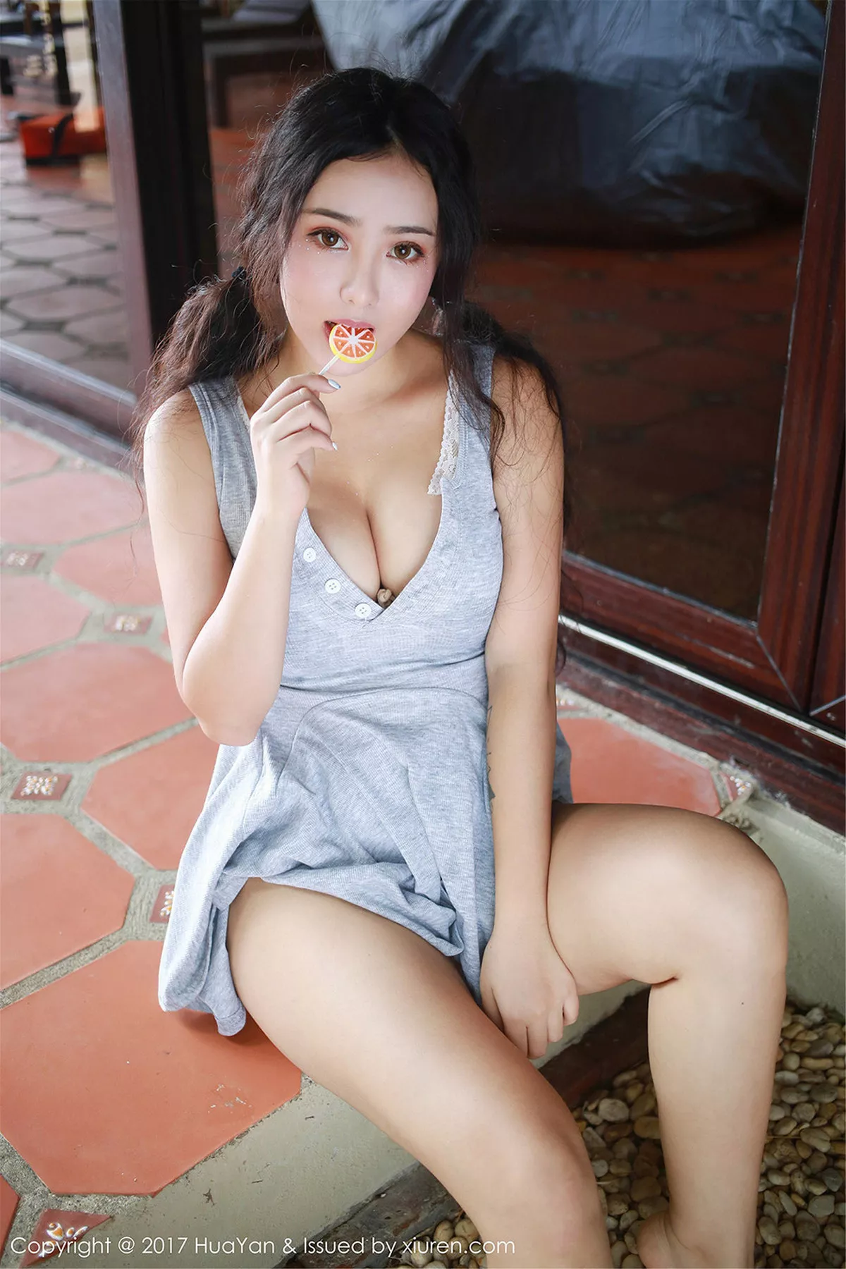 秀人集.com_[HuaYan花の颜]Vol.039_嫩模Manuela玛鲁娜长滩岛旅拍灰色丁字裤半脱秀翘臀诱惑写真33P