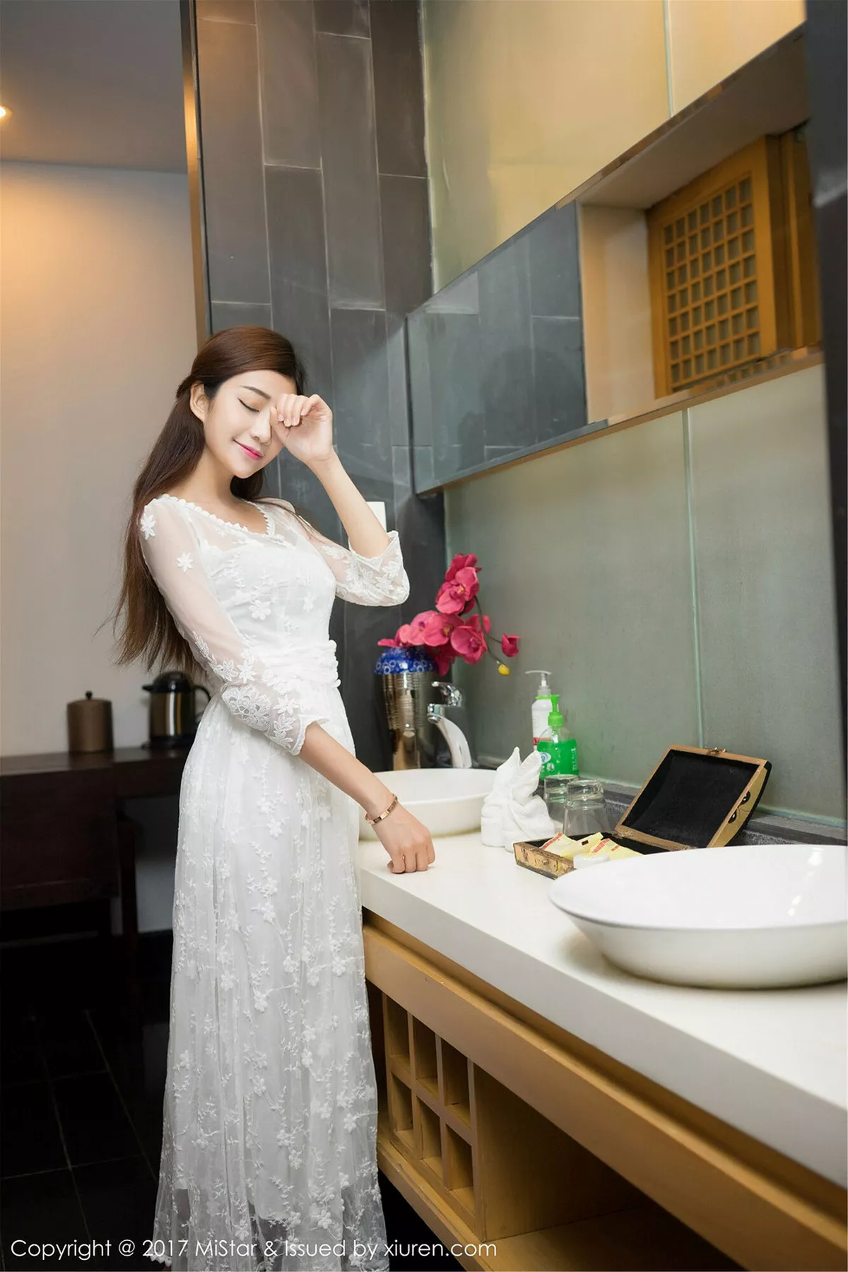 秀人集.com_[MiStar魅妍社]Vol.169_嫩模小蕾蕾景区旅拍多套服饰高颜值清新迷人写真65P