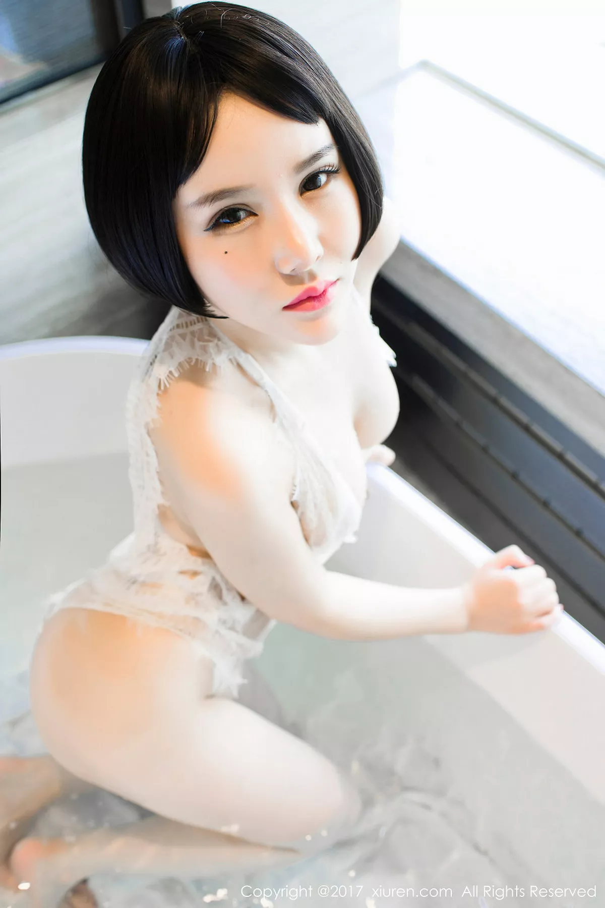 秀人集.com_[XiuRen秀人网]No.770_短发嫩模佑熙白色蕾丝边情趣内衣浴缸里湿身诱惑写真56P