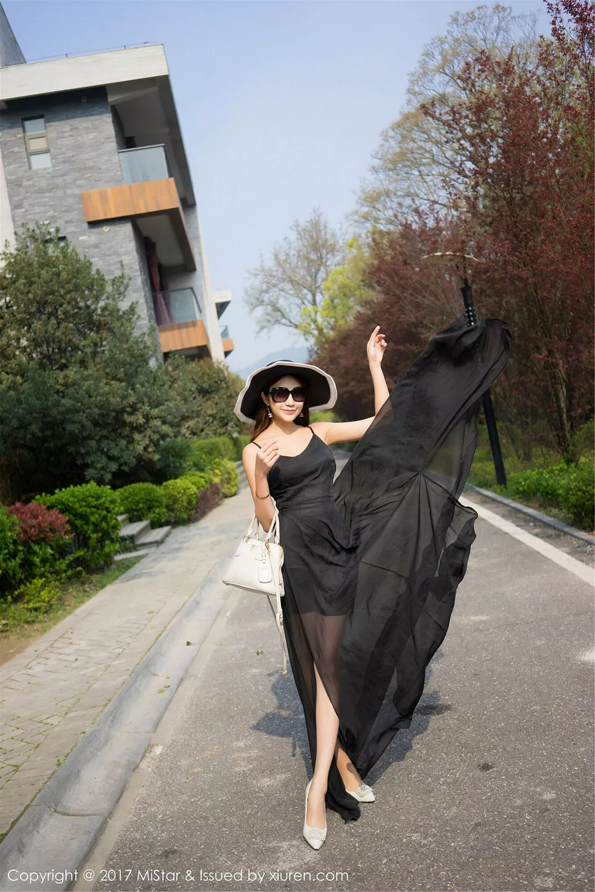 秀人集.com_[MiStar魅妍社]Vol.169_嫩模小蕾蕾景区旅拍多套服饰高颜值清新迷人写真65P