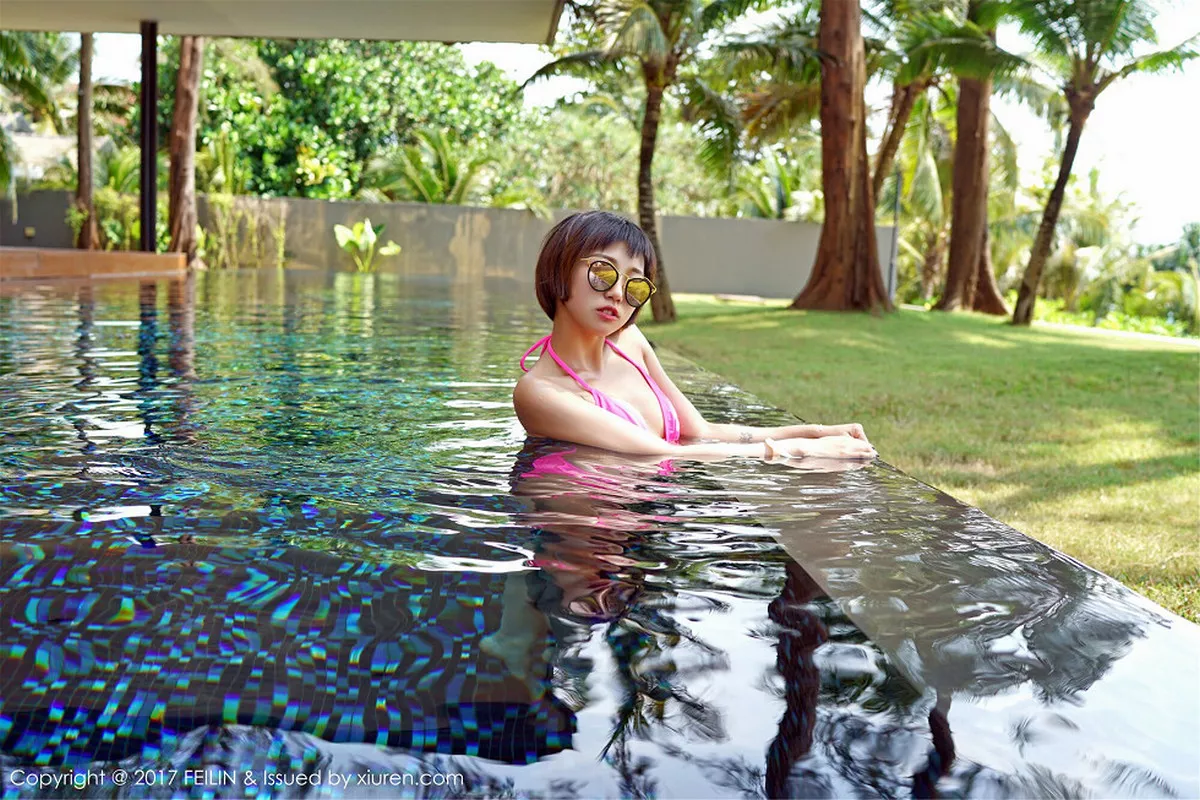 秀人集.com_[FeiLin嗲囡囡]Vol.095_嫩模冯木木LRIS泰国旅拍居家床上黑色蕾丝连体内衣诱惑写真47P