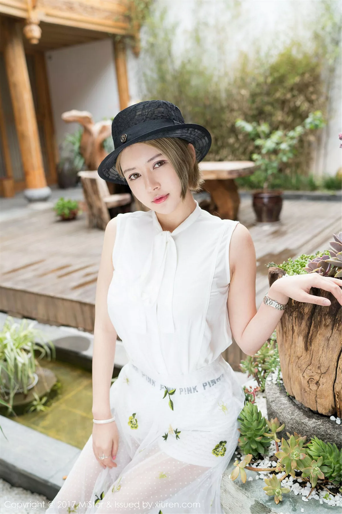 秀人集.com_[MiStar魅妍社]Vol.170_性感女神凯竹BuiBui丽江旅拍露背毛衣侧露豪乳撩人诱惑写真45P