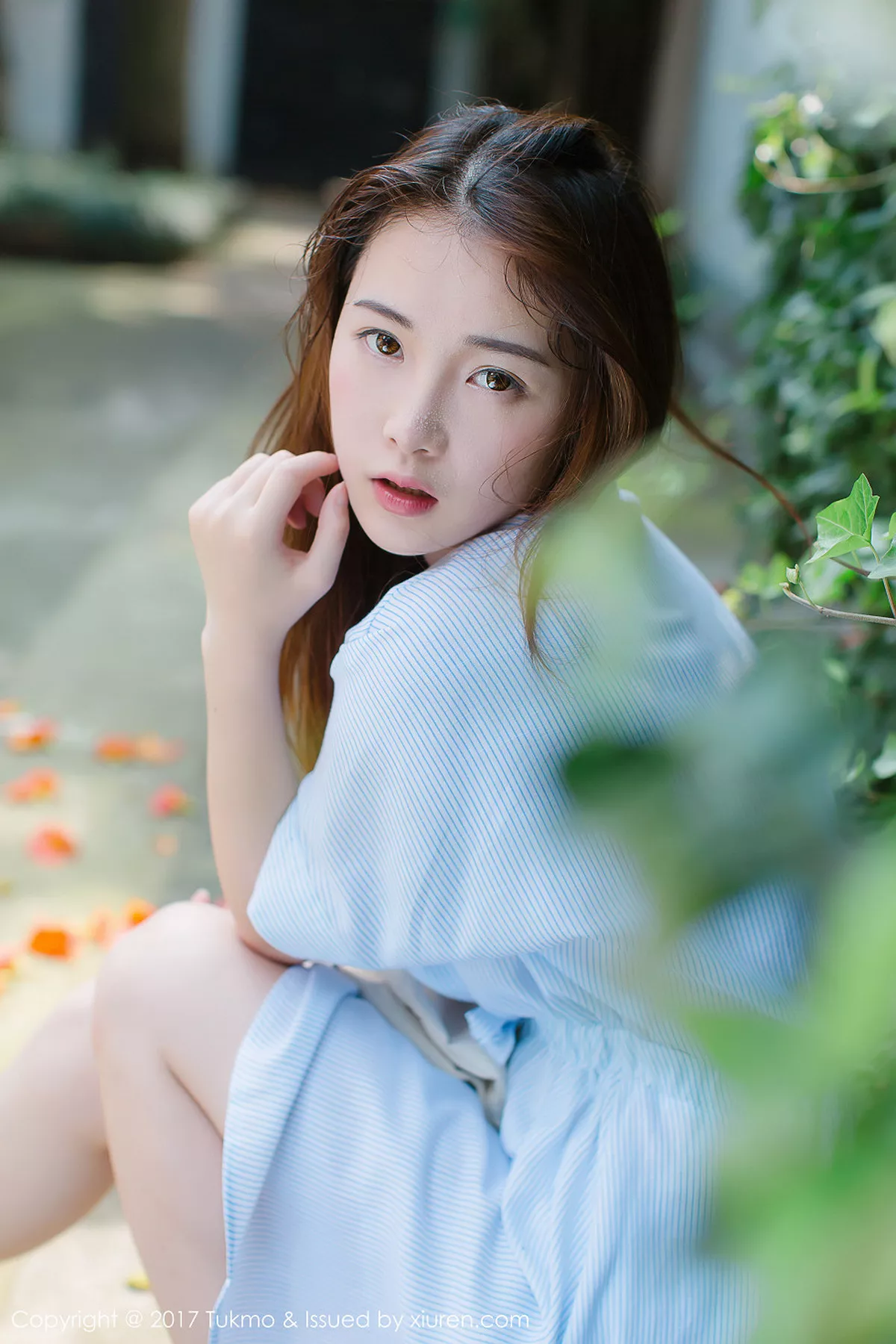 秀人集.com_[Tukmo兔几盟]Vol.099_新人妹子绵绵户外清爽连身裙西瓜外拍阳光甜美写真40P