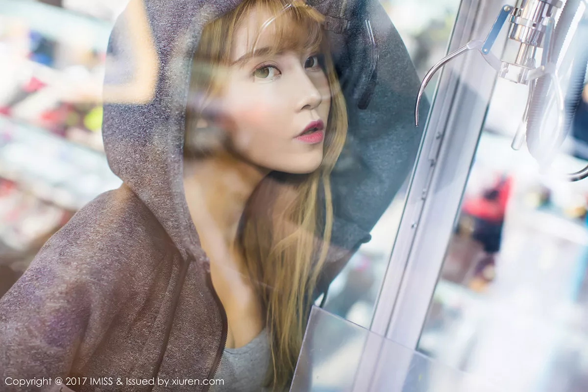 秀人集.com_[IMISS爱蜜社]Vol.172_新人嫩模夏正正户外运动装清爽迷人如瓷娃娃般美丽写真36P