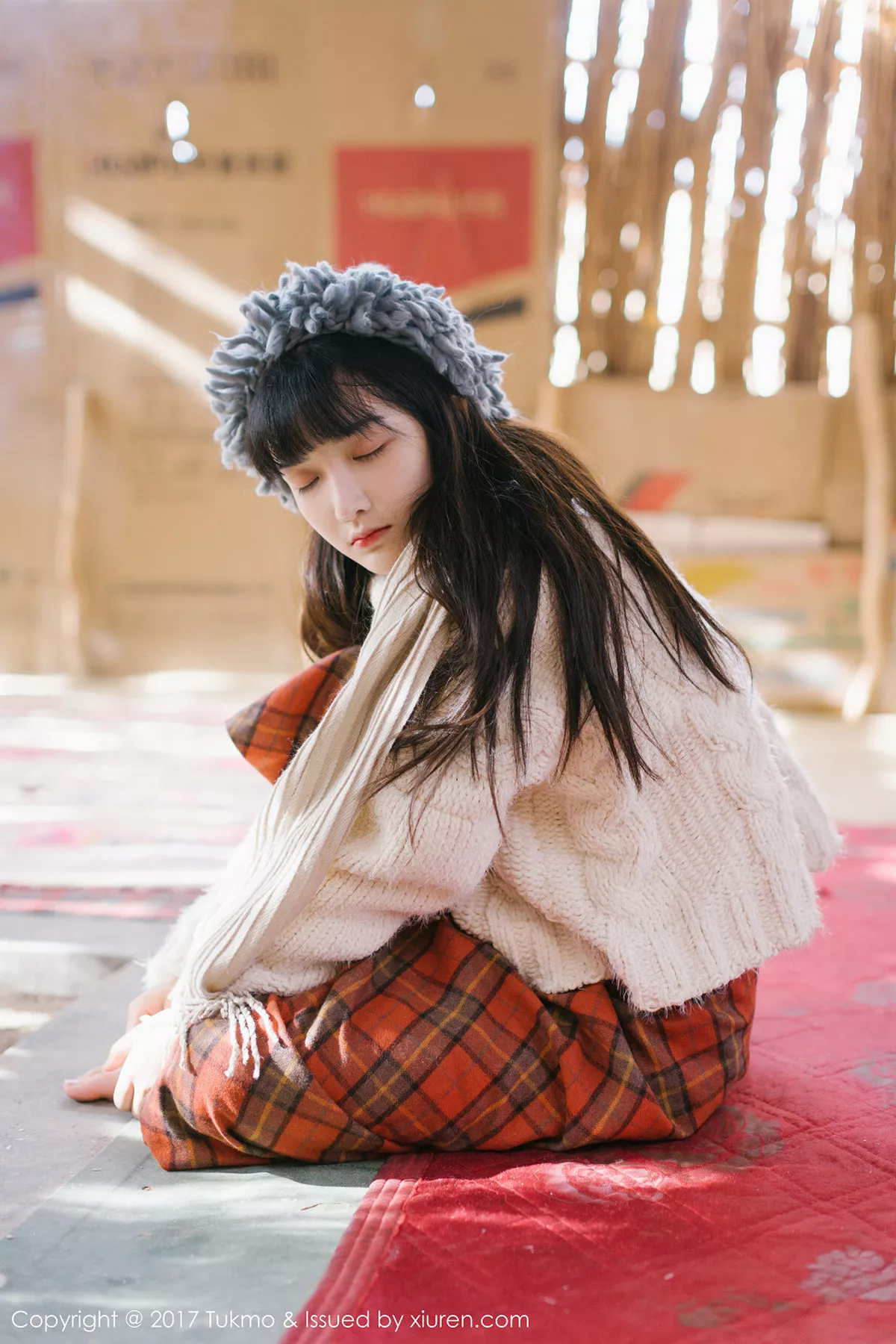 秀人集.com_[Tukmo兔几盟]Vol.098_美女主播之应冬日栅栏里的阳光美少女清新迷人写真40P