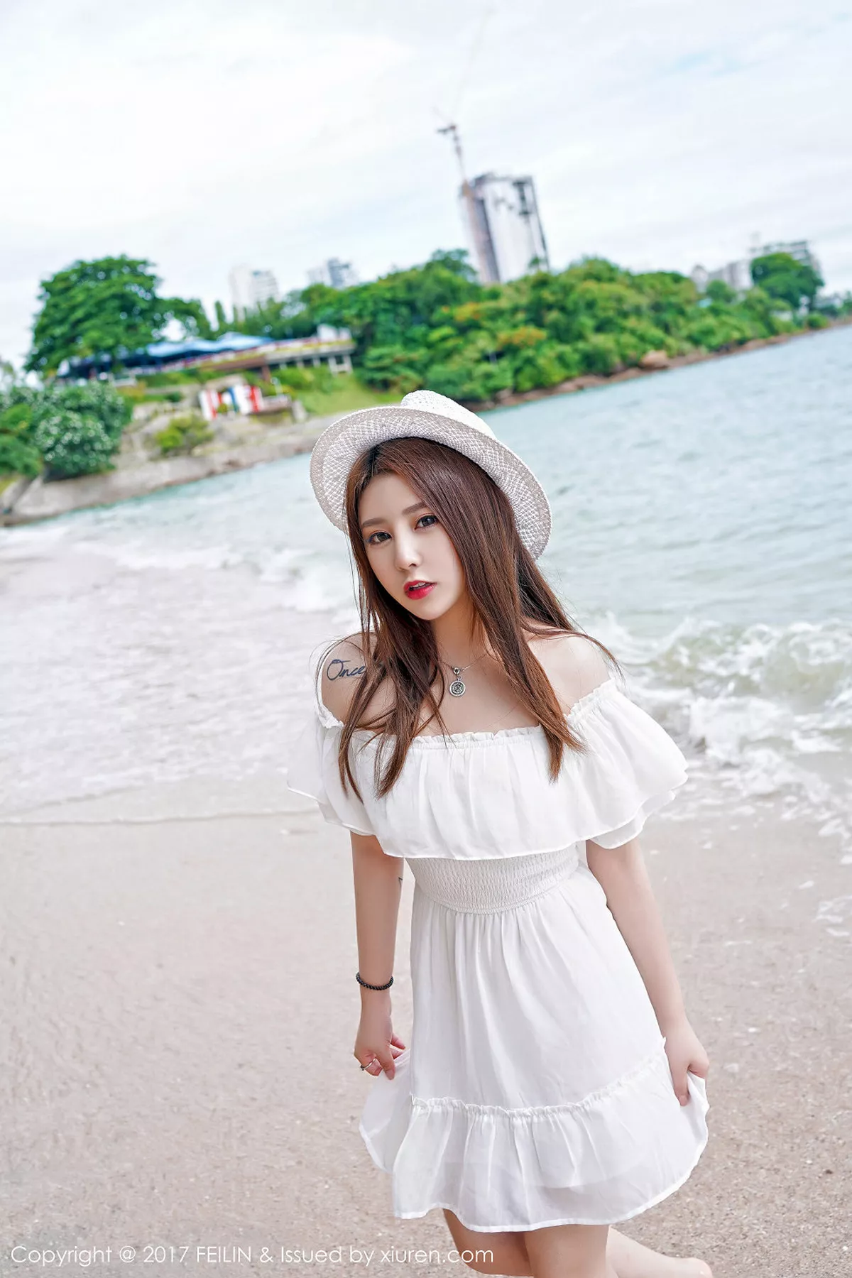 秀人集.com_[FeiLin嗲囡囡]Vol.104_嫩模芷儿Momoko海边清纯白色薄纱裙+全裸泡泡浴诱惑写真40P
