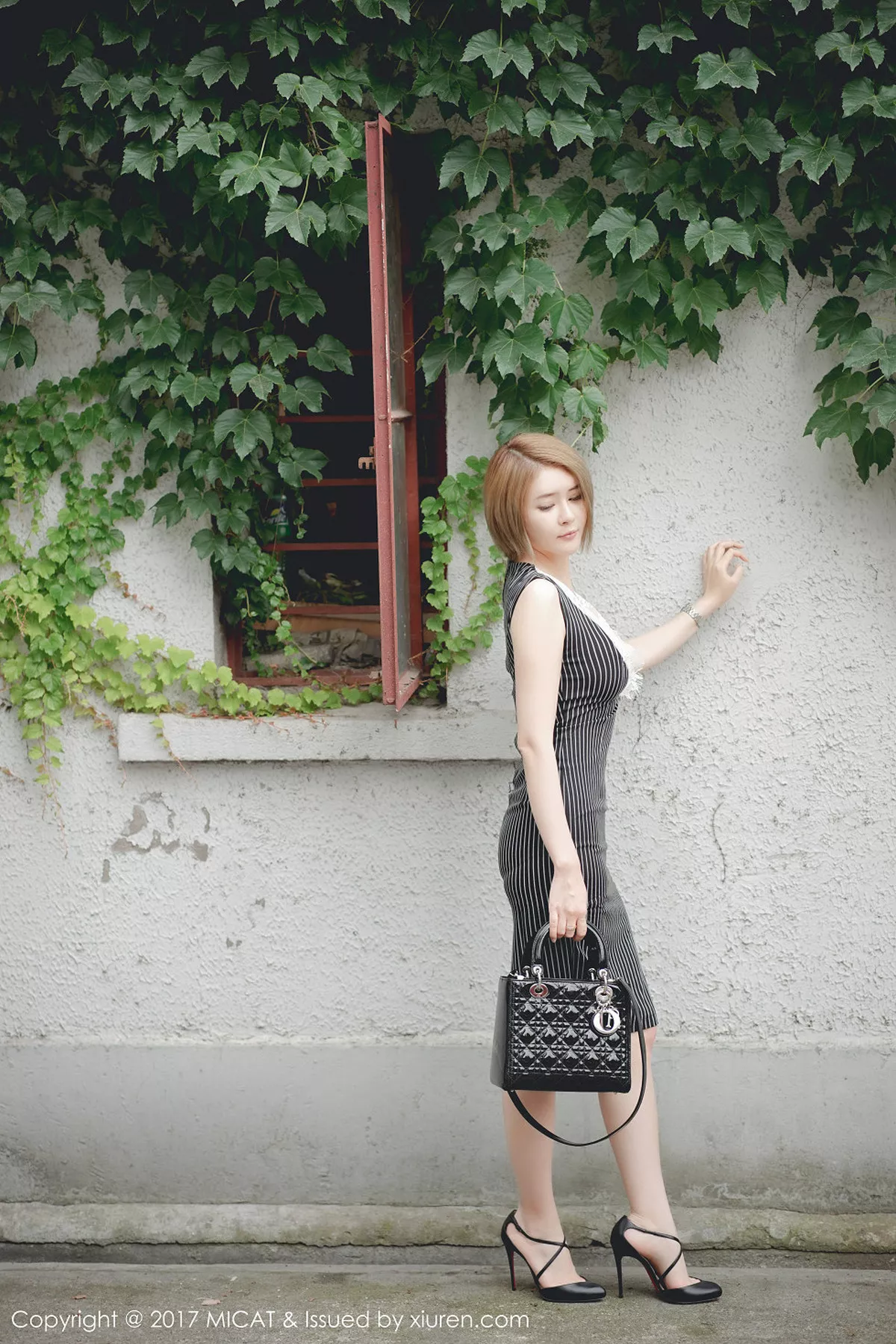 秀人集.com_[MICAT猫萌榜]Vol.013_性感女神凯竹BuiBui黑色连身裙+黑色蕾丝情趣内衣诱惑写真47P