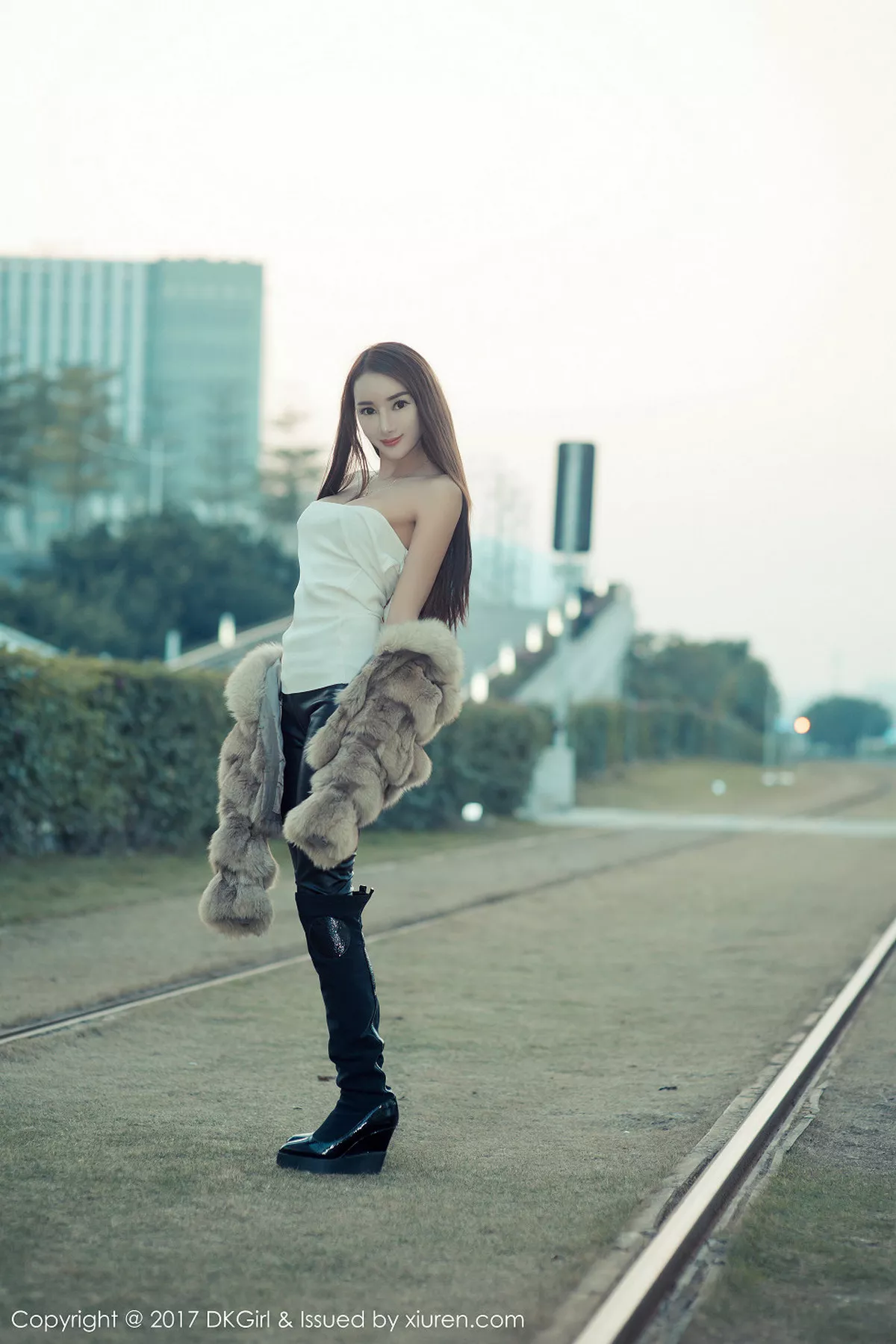 秀人集.com_[DKGirl御女郎]Vol.030_嫩模婕西儿jessie羊城旅拍高挑身材性感内衣秀豪乳写真54P