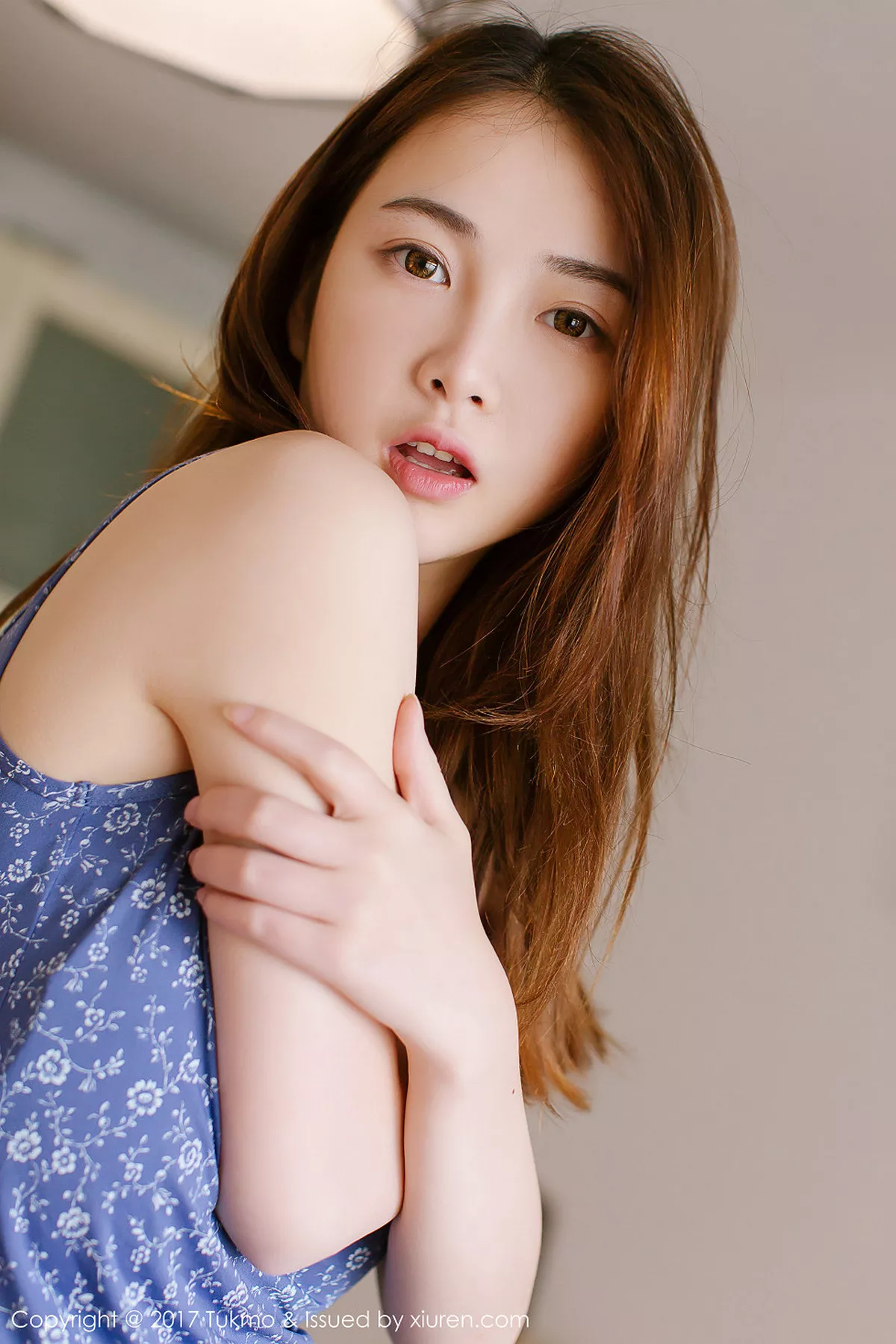 秀人集.com_[Tukmo兔几盟]Vol.096_嫩模绵绵居家吊带背心牛仔短裤秀完美身材清爽迷人写真40P