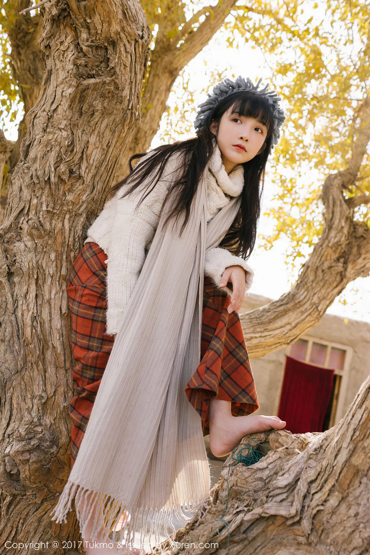 秀人集.com_[Tukmo兔几盟]Vol.098_美女主播之应冬日栅栏里的阳光美少女清新迷人写真40P