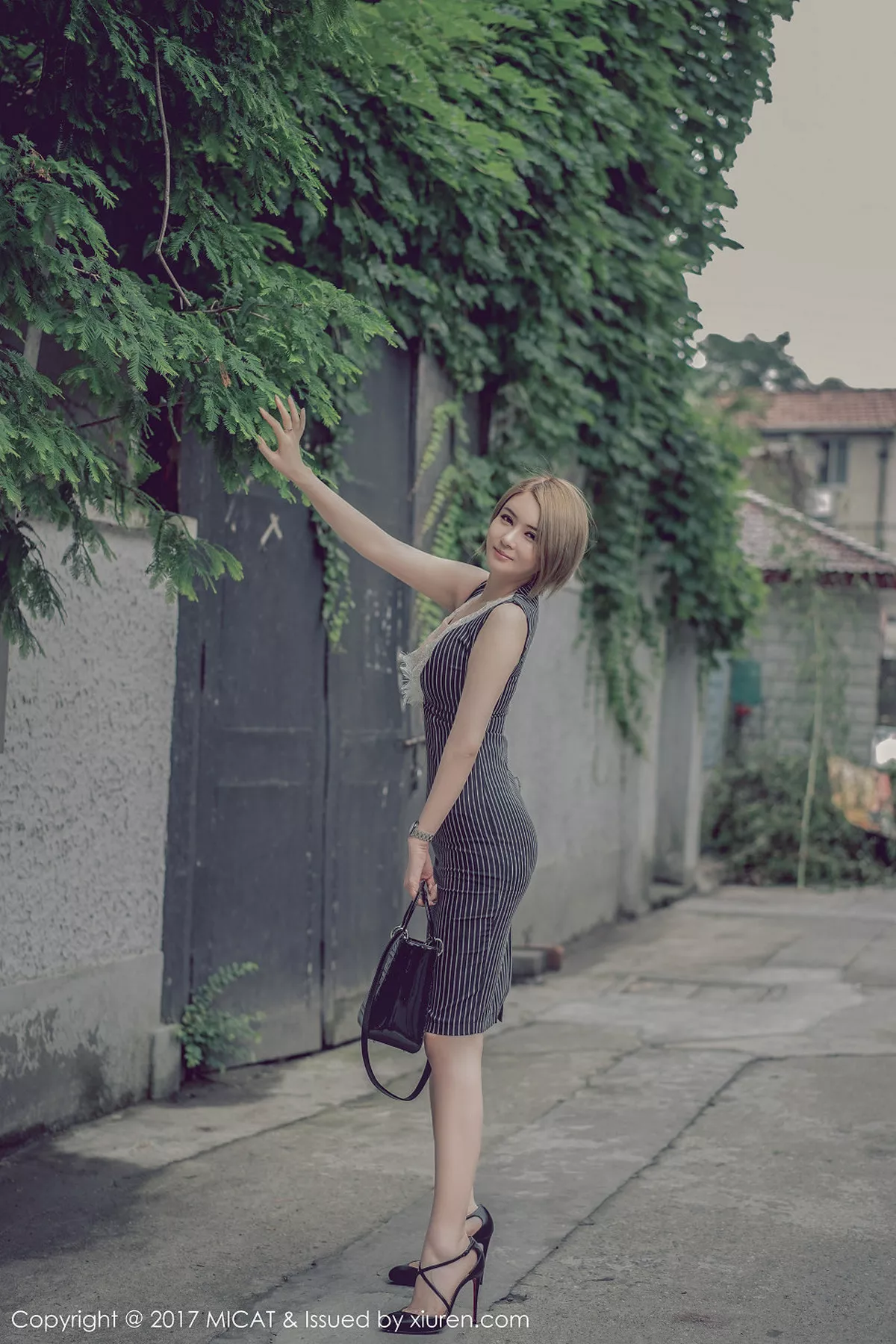 秀人集.com_[MICAT猫萌榜]Vol.013_性感女神凯竹BuiBui黑色连身裙+黑色蕾丝情趣内衣诱惑写真47P