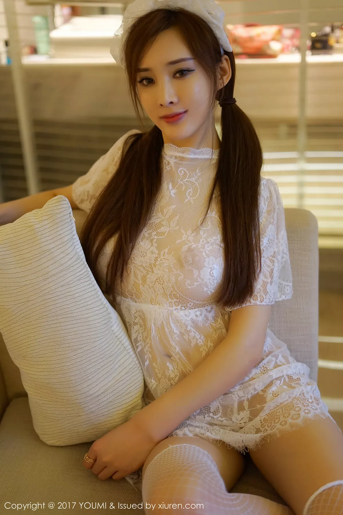 秀人集.com_[YouMi尤蜜荟]Vol.052_女神土肥圆矮挫穷普吉岛旅拍性感女仆装秀傲人豪乳诱惑写真40P