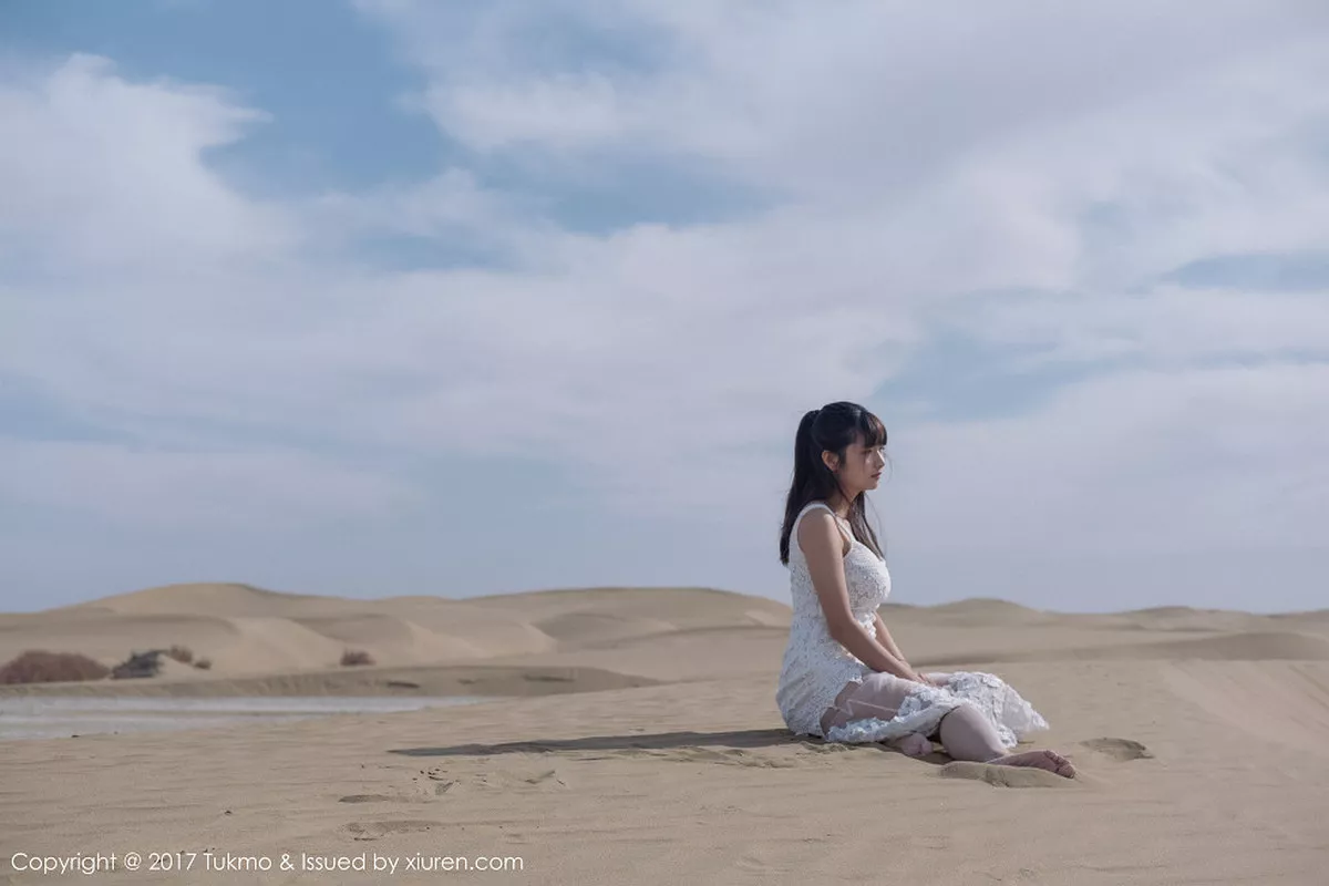 秀人集.com_[Tukmo兔几盟]Vol.103_嫩模球球沙漠之旅军大衣下的白衬衣黑色内衣完美身材写真42P