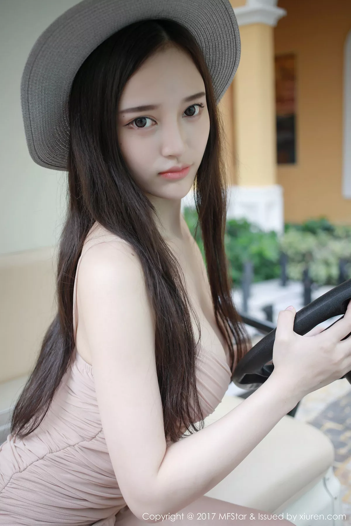 秀人集.com_[MFStar模范学院]Vol.106_嫩模唐琪儿il心愿旅拍开衩睡衣敞开真空秀豪乳诱惑写真53P