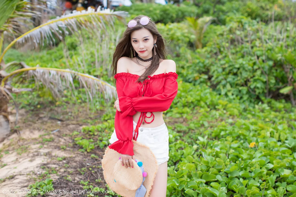 秀人集.com_[IMISS爱蜜社]Vol.185_女神杨晨晨sugar塞班旅拍阳光沙滩清纯服饰秀完美身材写真42P