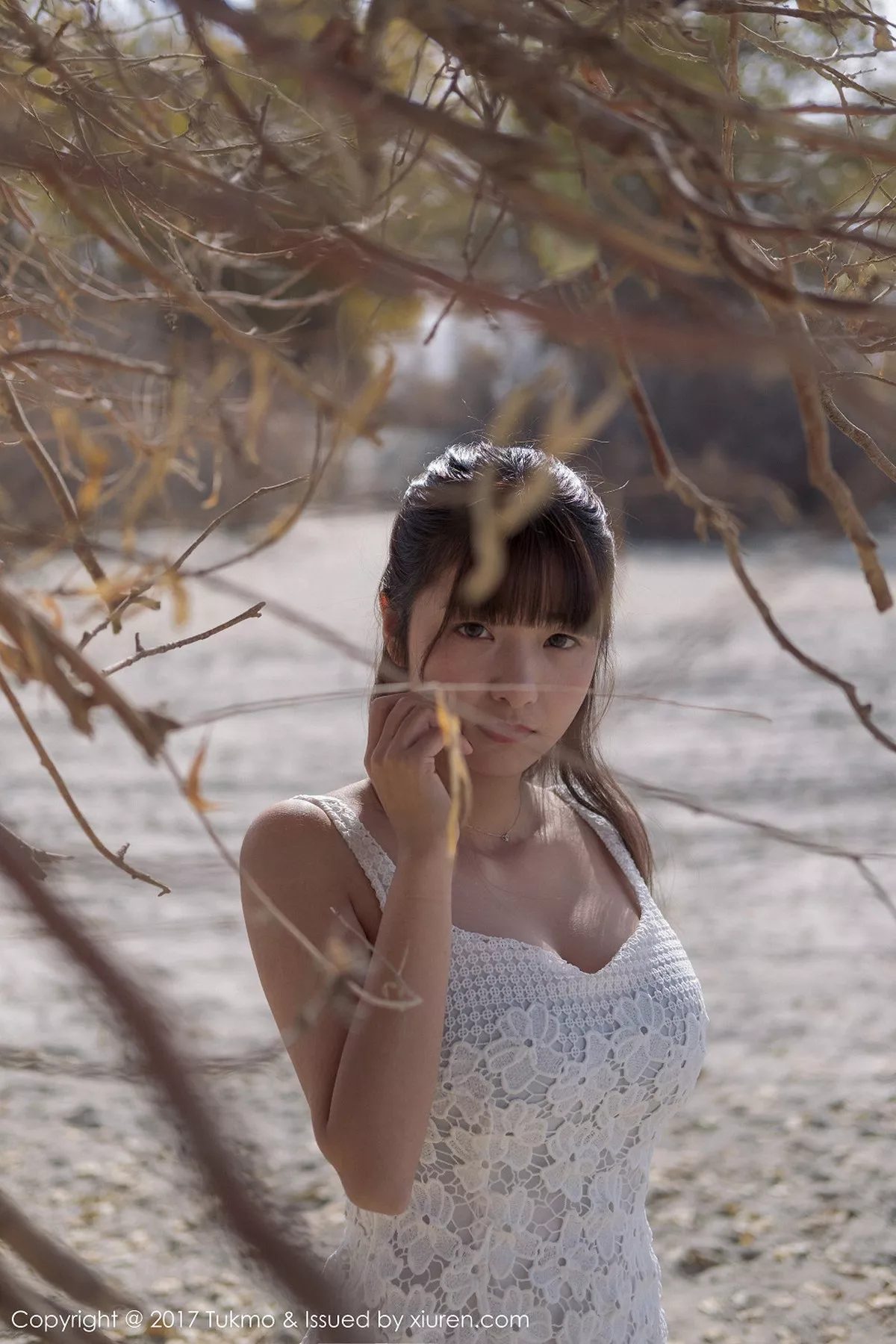 秀人集.com_[Tukmo兔几盟]Vol.103_嫩模球球沙漠之旅军大衣下的白衬衣黑色内衣完美身材写真42P