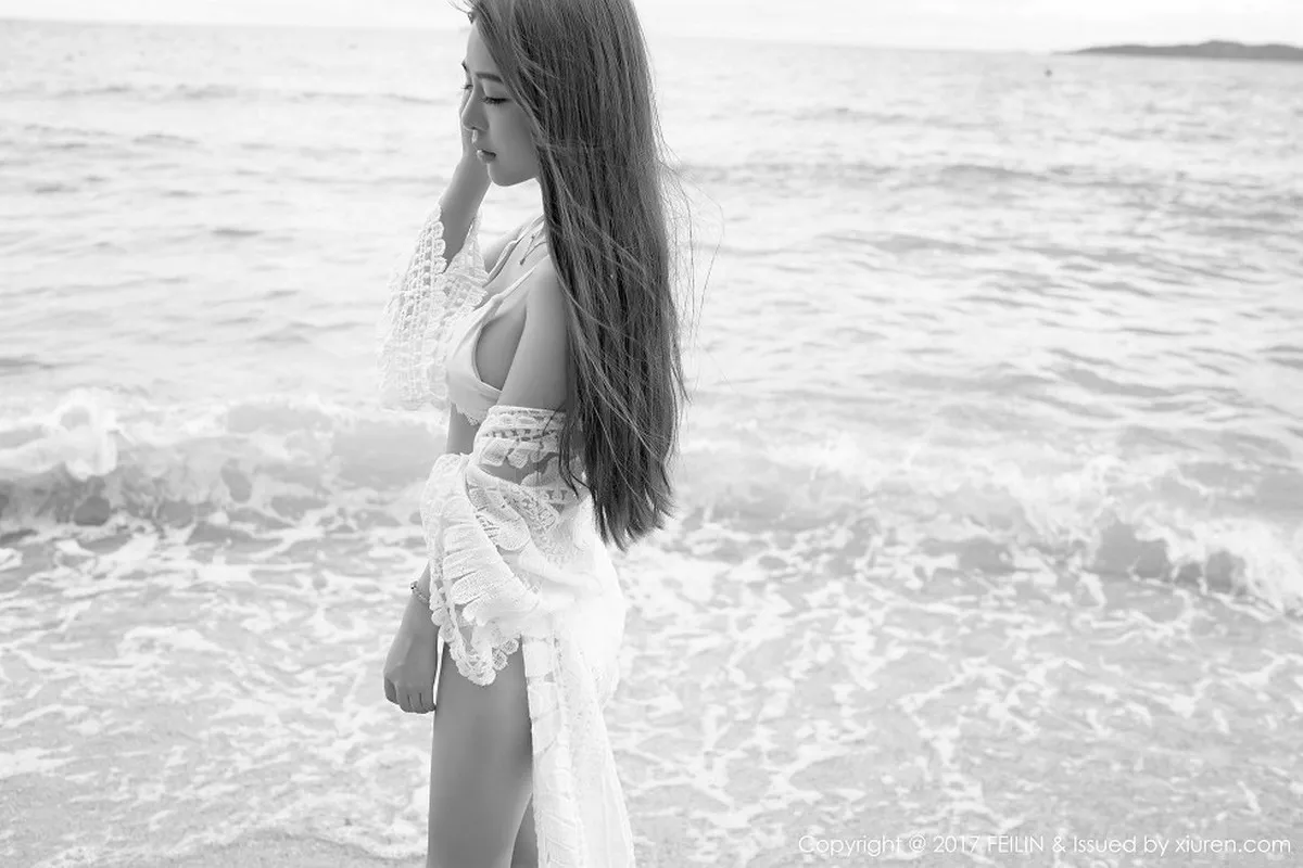 秀人集.com_[FeiLin嗲囡囡]Vol.110_嫩模luna张静燕海边沙滩性感黄色比基尼秀完美身材写真40P