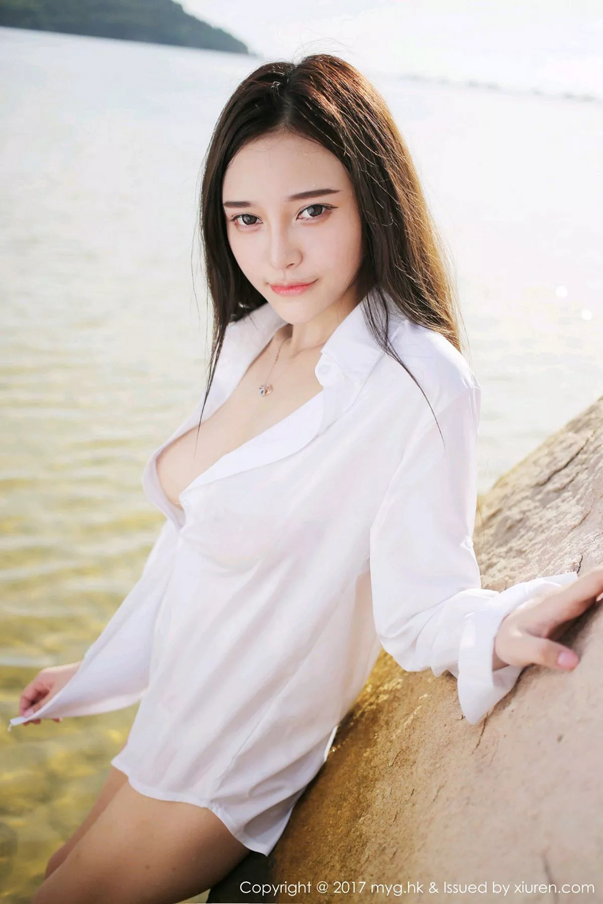 秀人集.com_[MyGirl美媛馆]Vol.259_女神唐琪儿il心愿旅拍海边真空白衬衫秀豪乳诱惑写真60P