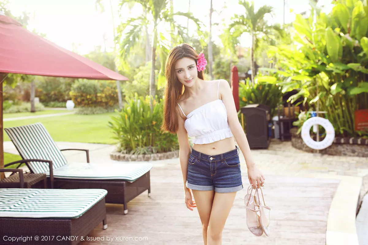 秀人集.com_[Candy糖果画报]Vol.030_混血嫩模伊莉娜巴厘岛旅拍泳池羽毛比基尼秀完美身材写真52P