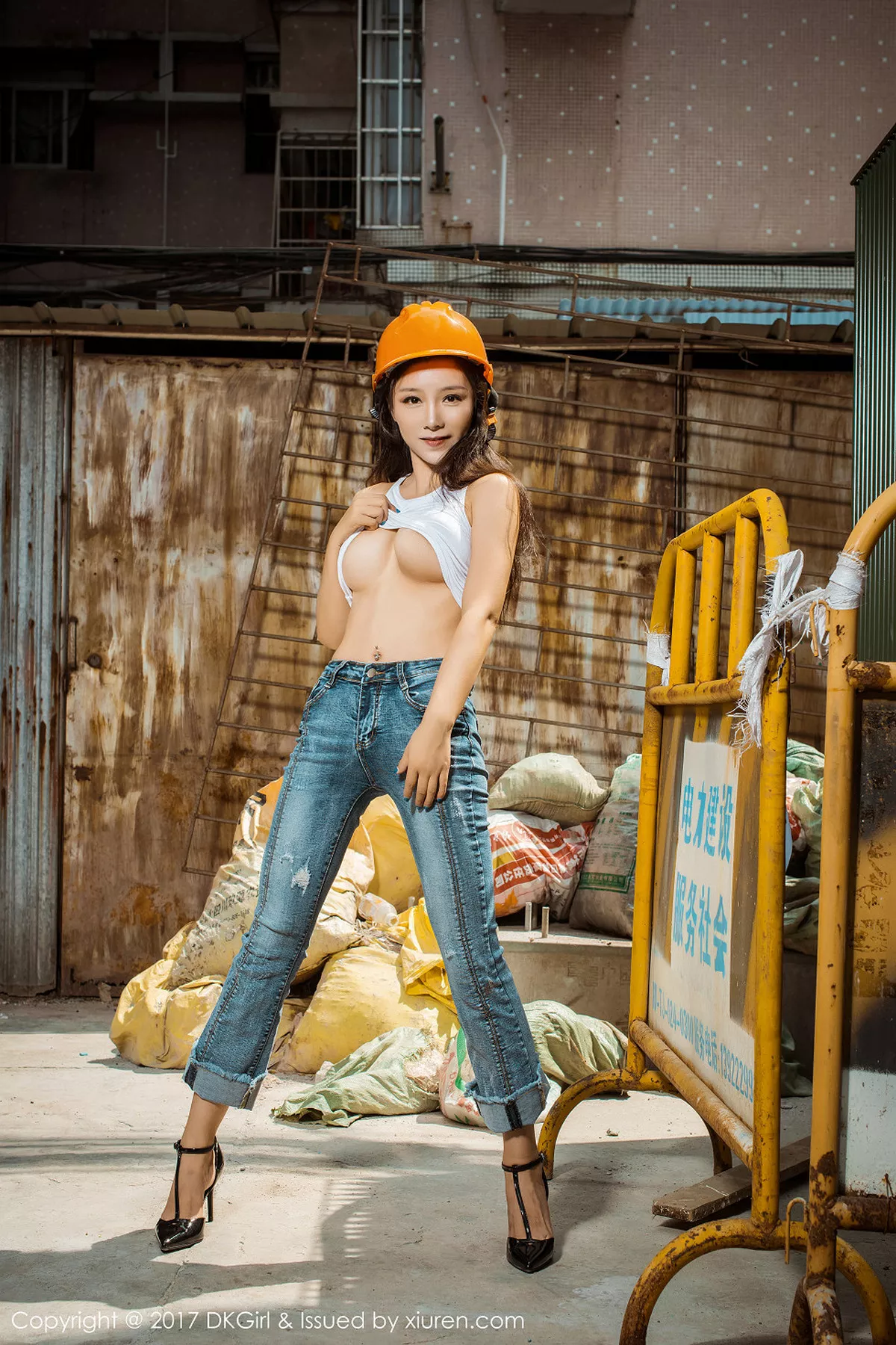 秀人集.com_[DKGirl御女郎]Vol.043_高颜值嫩模媛美人狂野电工真空露半球完美曲线诱惑写真53P