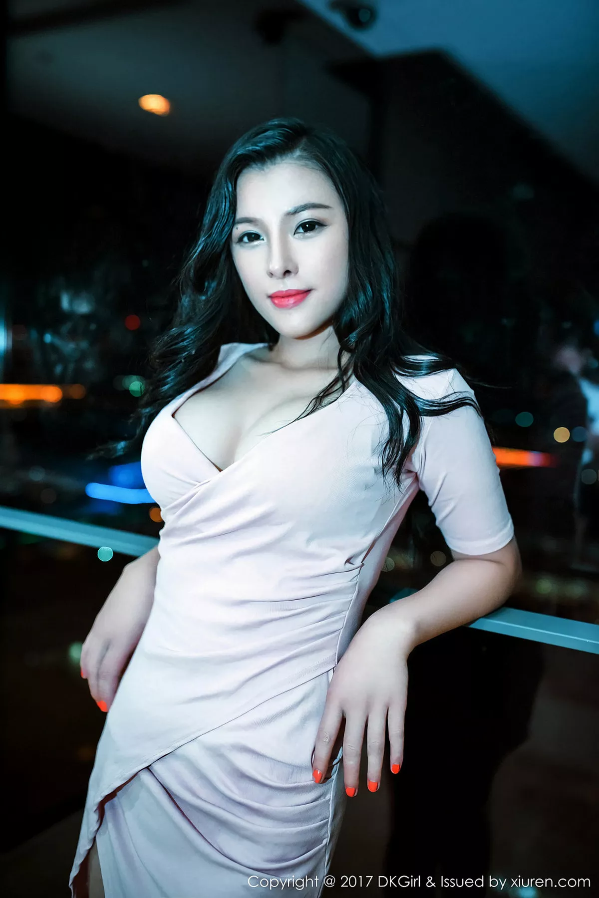 秀人集.com_[DKGirl御女郎]Vol.044_轻熟女厉雯娜白色抹胸内衣加白色丁字裤秀丰乳肥臀诱惑写真44P