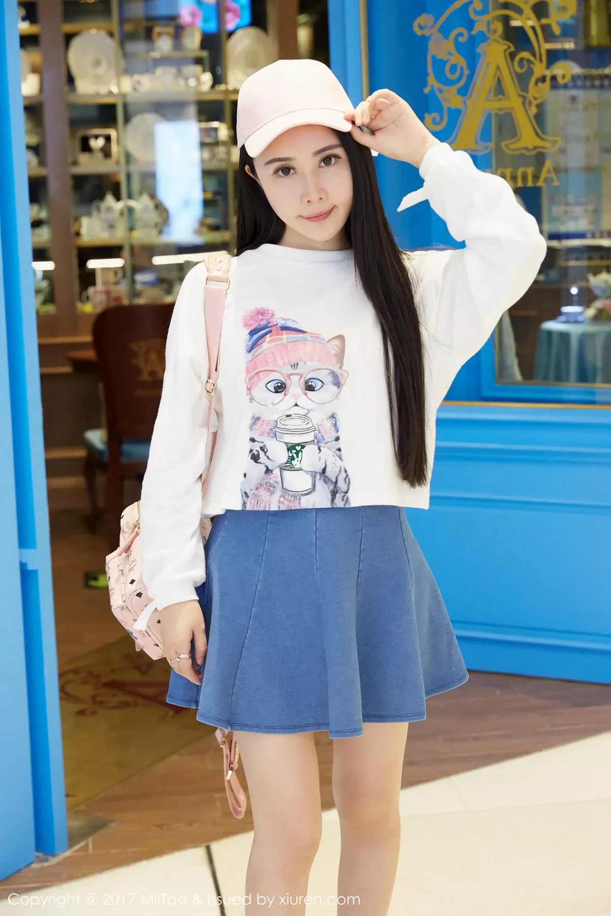 秀人集.com_[MiiTao蜜桃社]Vol.084_嫩模萱萱Cecilia白色低胸上衣配紧身牛仔裤秀完美曲线写真50P