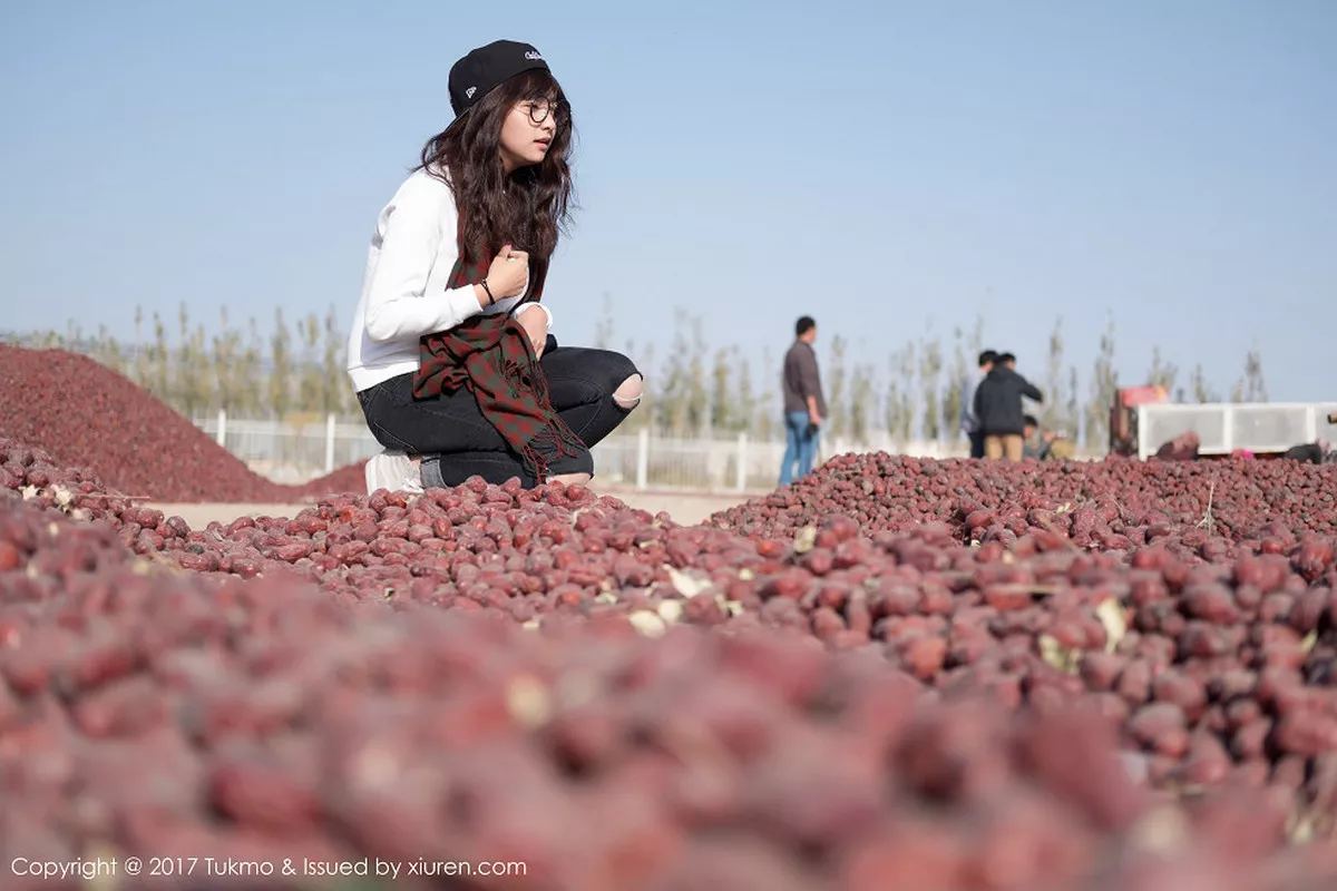 秀人集.com_[Tukmo兔几盟]Vol.105_嫩模球球沙漠之旅第三套万般风情绕眉梢可爱迷人写真40P